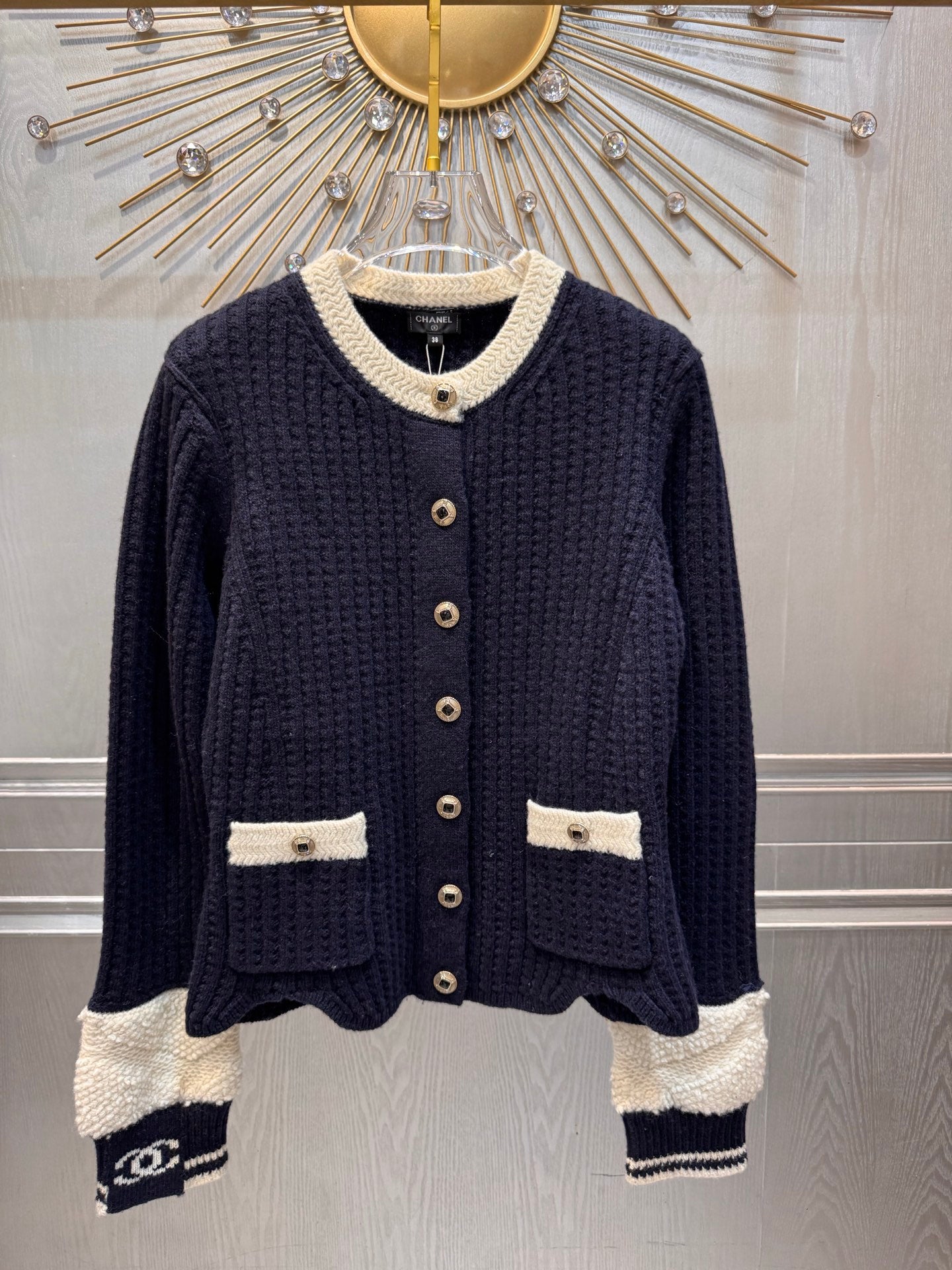 Cha**fw 25n ski-themed knit cardigan in black and white