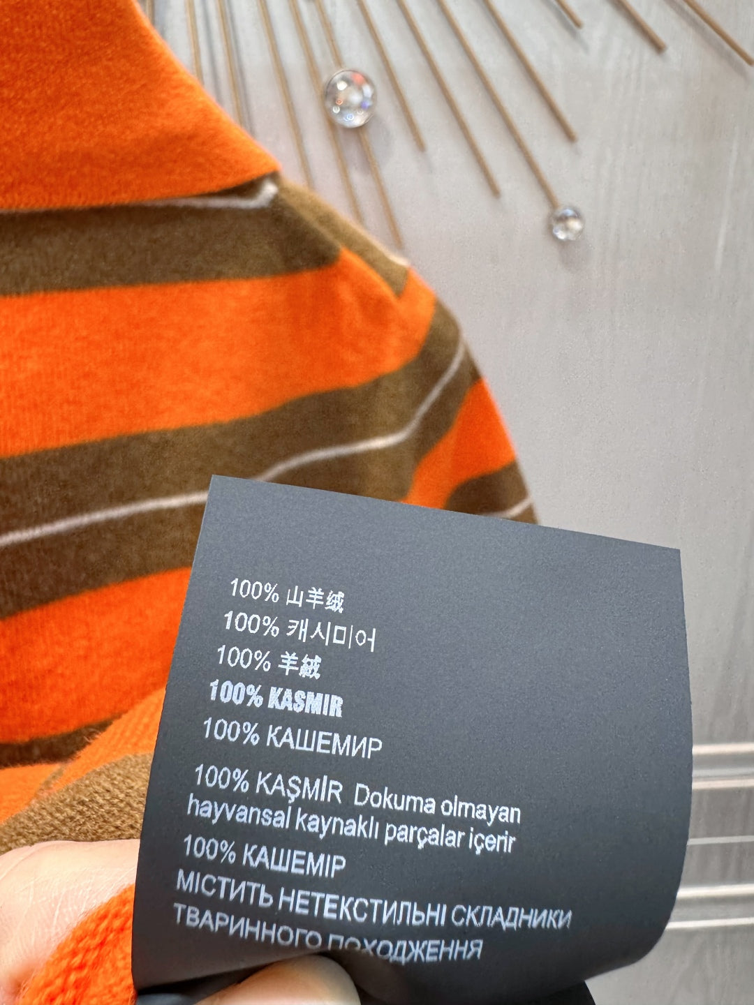 Mu 25fw Orange and brown knitted cashmere sweater