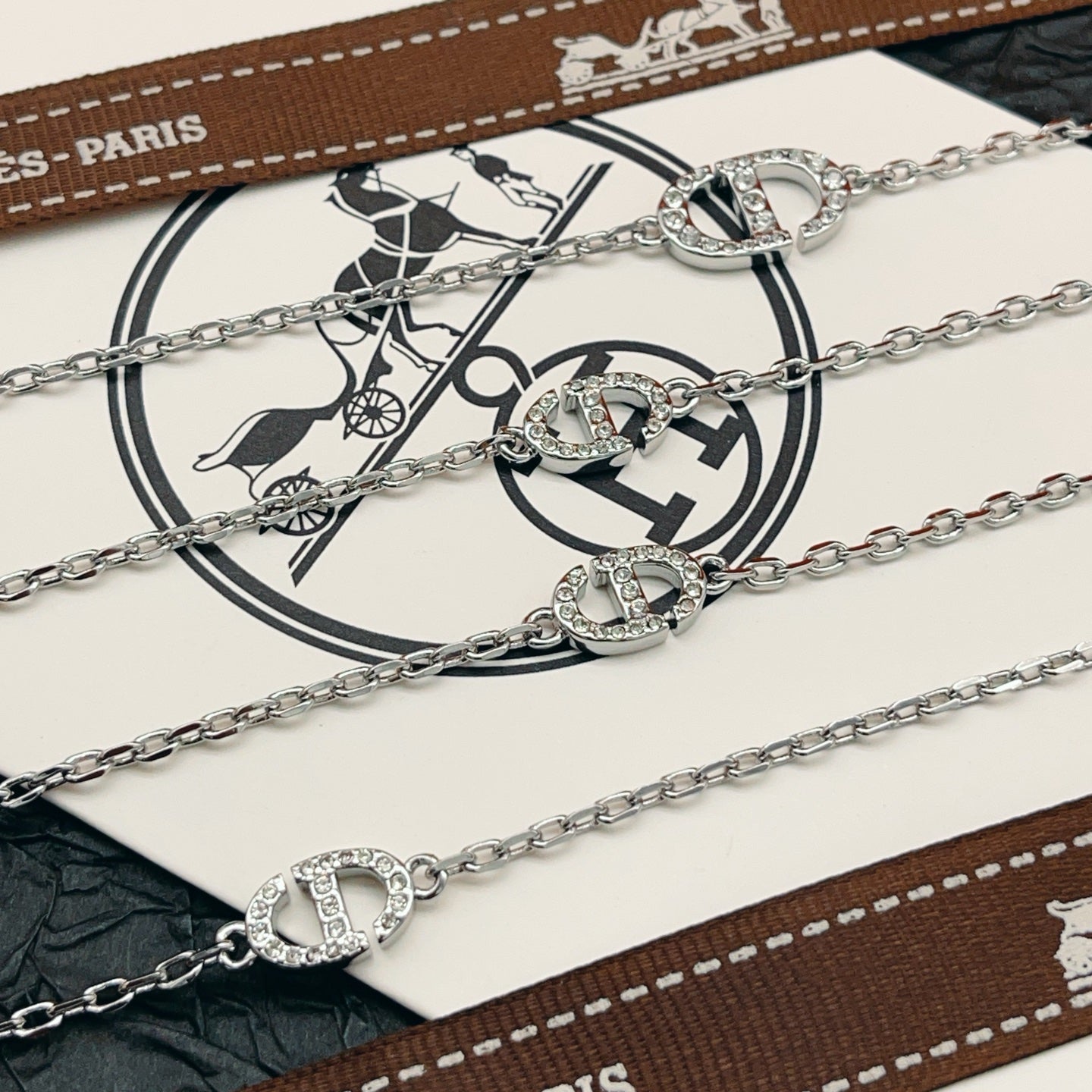 h**Pig nose gold sweater chain