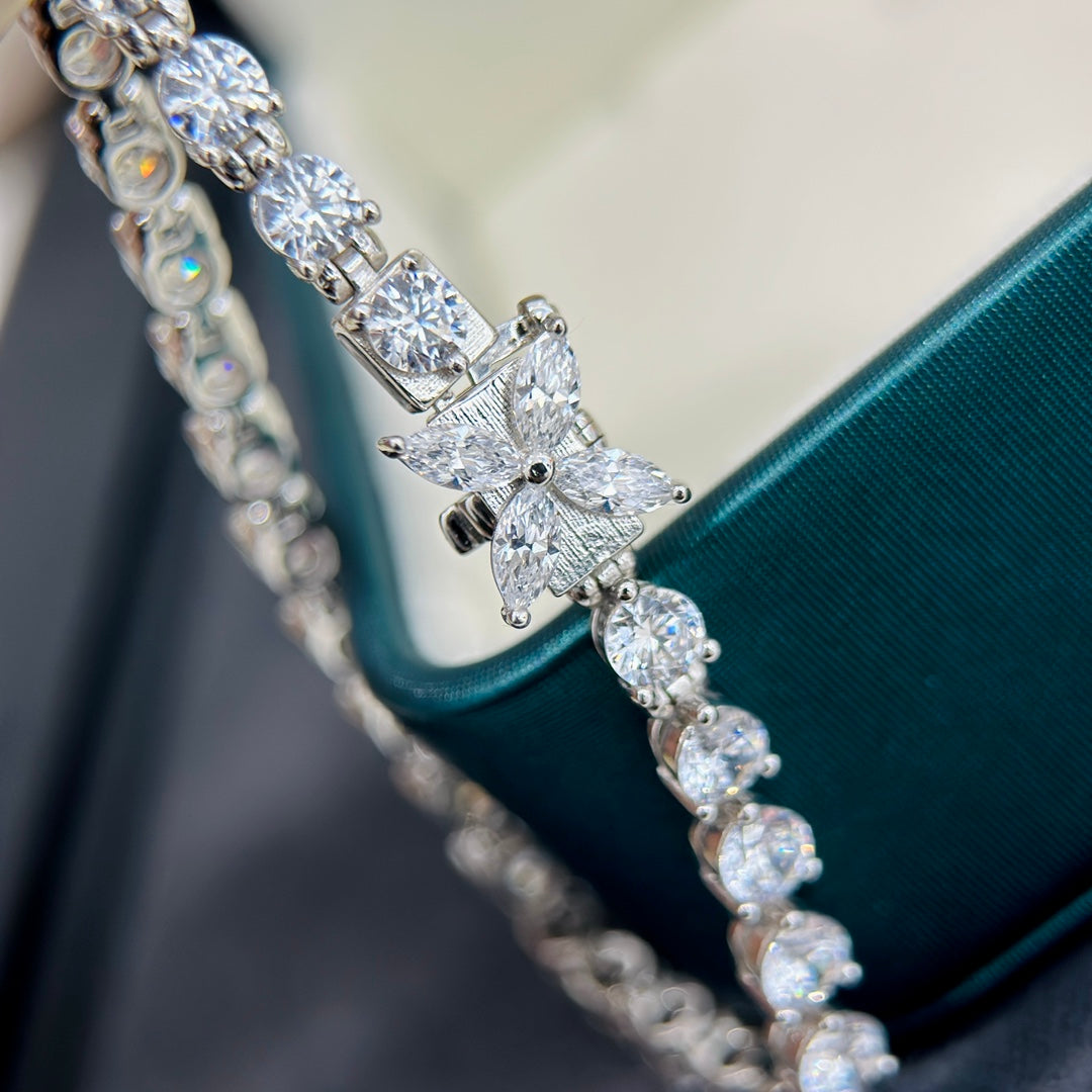 High-carbon diamond top-grade S925 sterling silver platinum set with diamonds