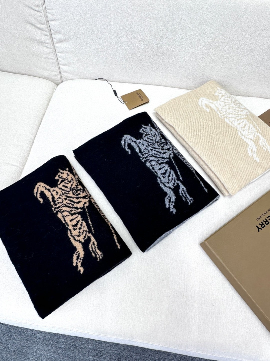 Bu** New cashmere scarf