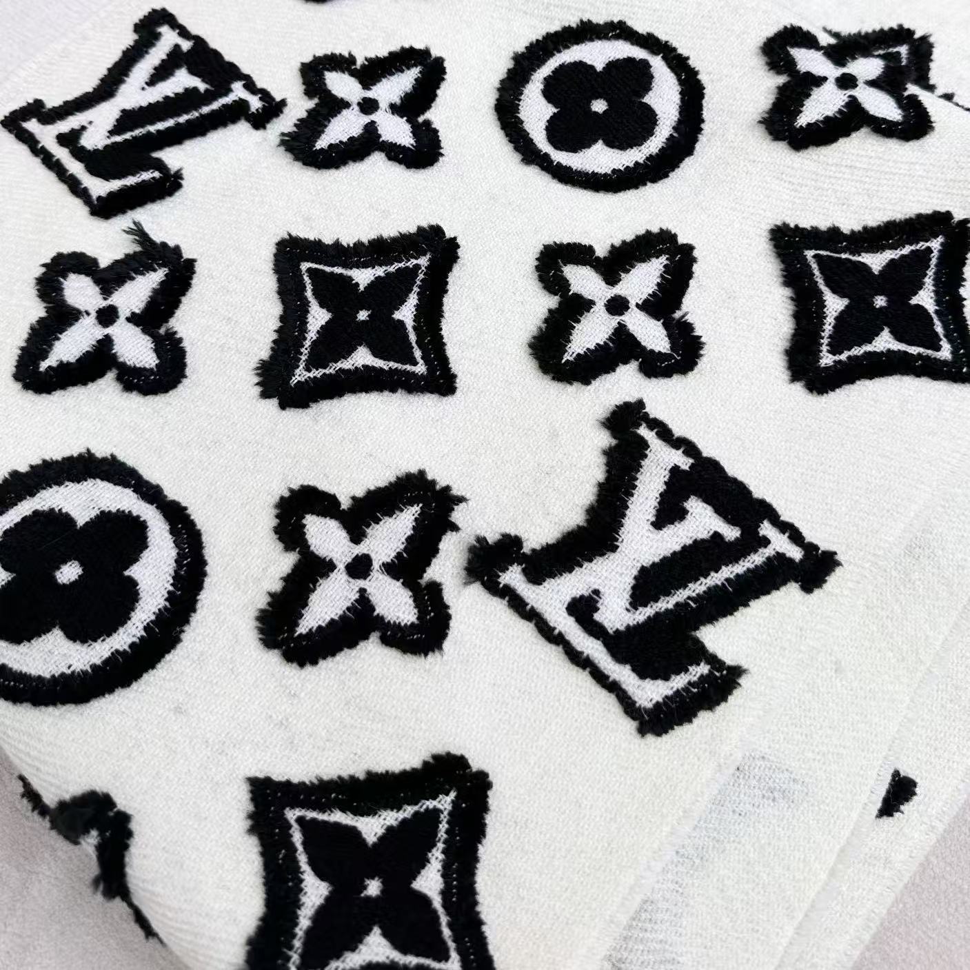 Lov** New cashmere scarf