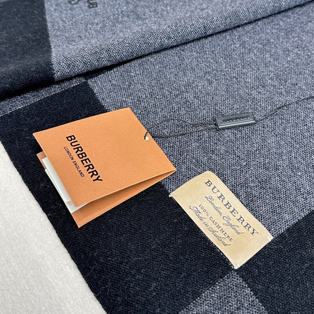 Bu** New cashmere scarf