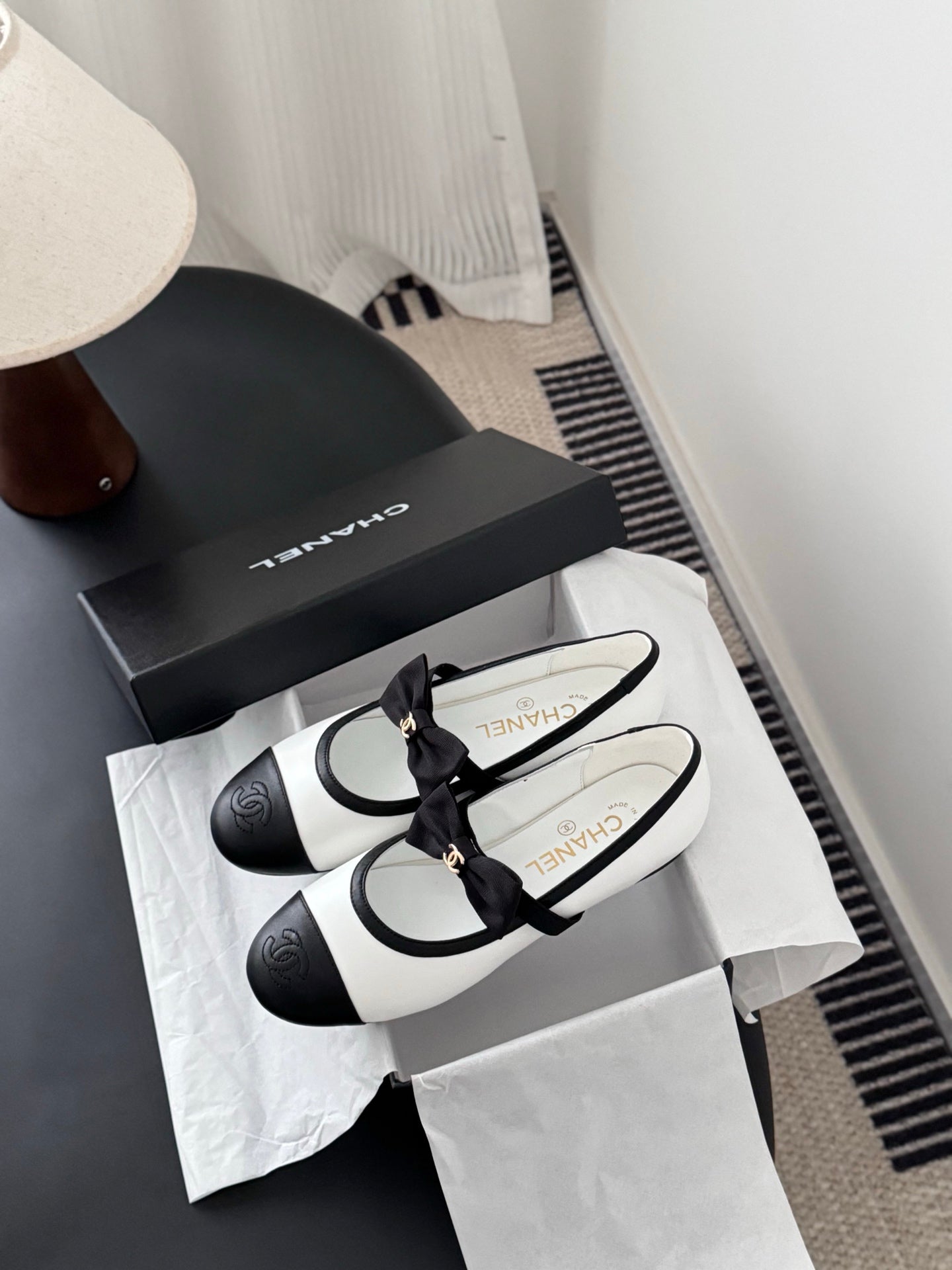 Che New bow-tie flats