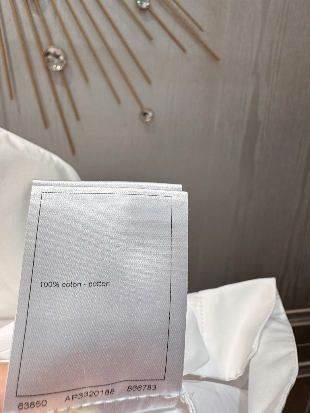 Cha white four-pocket shirt