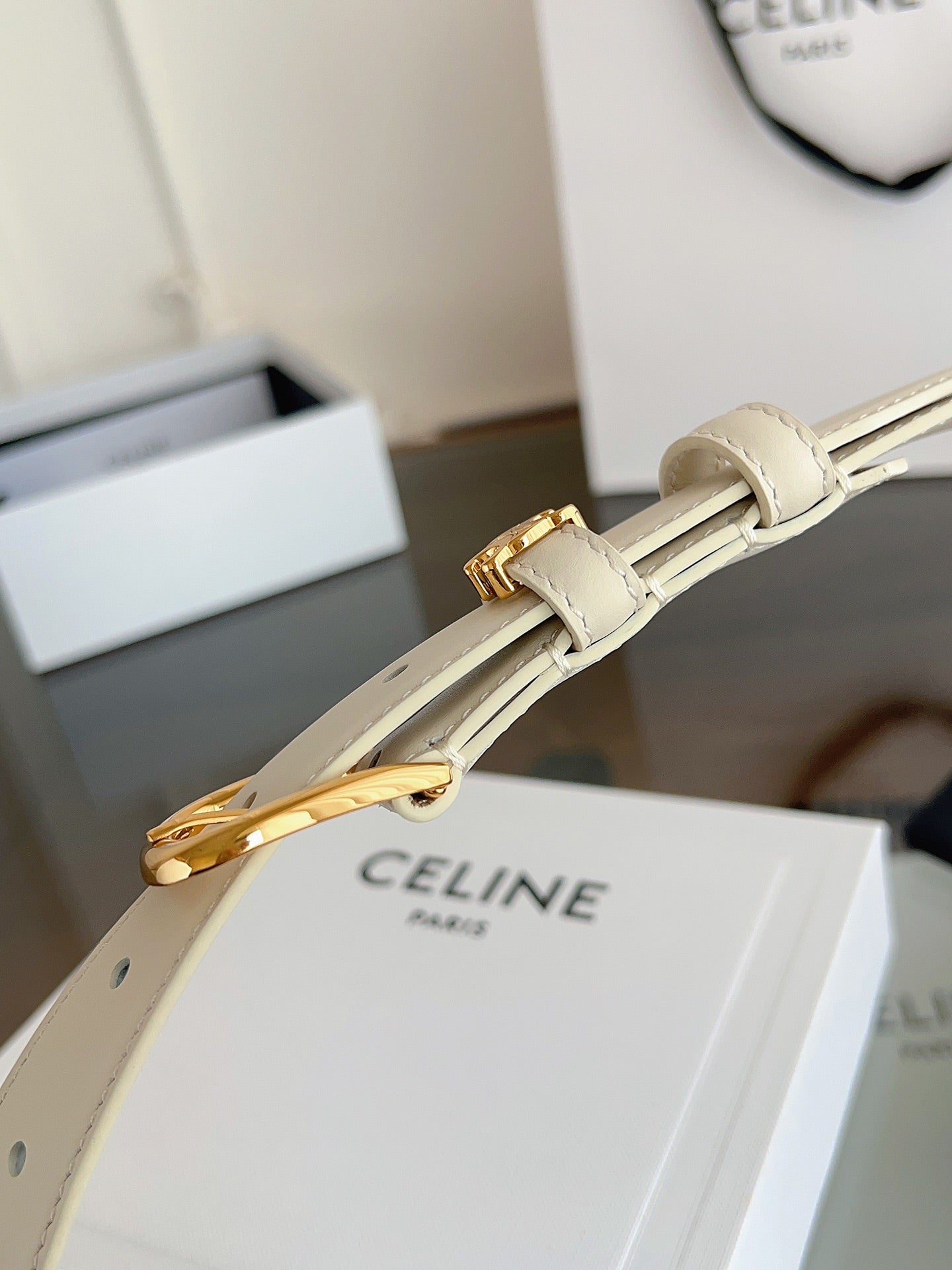 Cel**women's leather belt with pin buckle