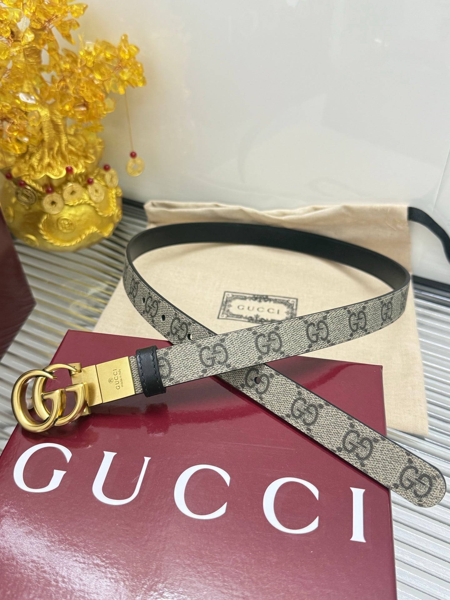 Gu***classic rotating buckle, double-sided