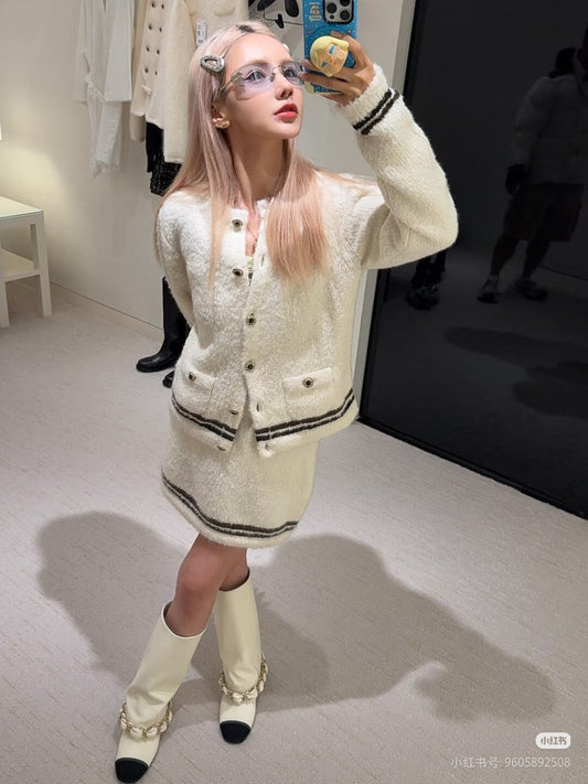 Cha**25N ski collection white knit cardigan