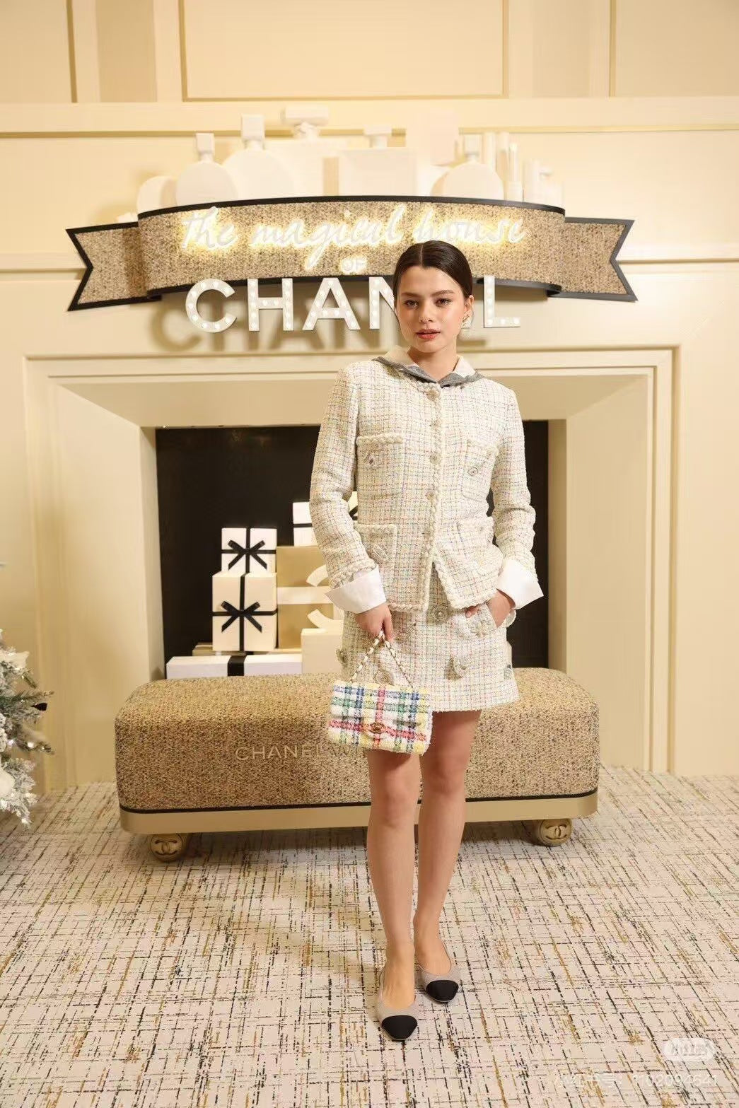 Cha**white tweed hooded coat