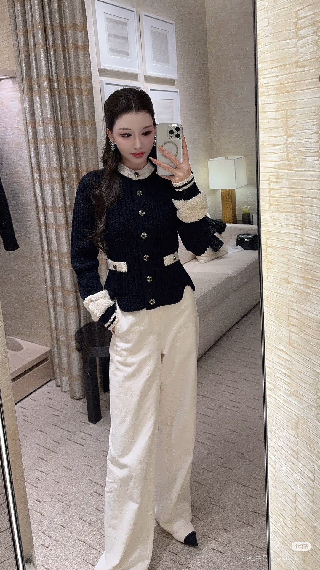 Cha**fw 25n ski-themed knit cardigan in black and white