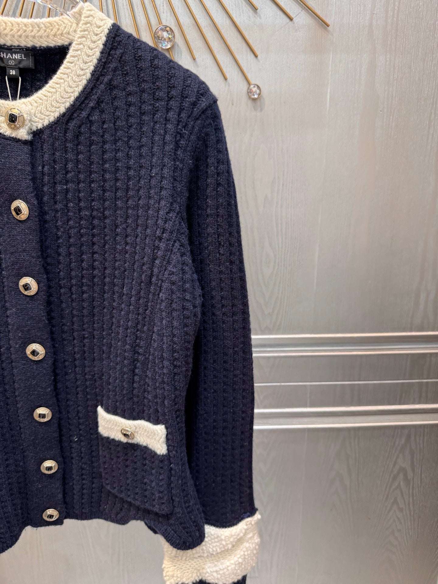 Cha**fw 25n ski-themed knit cardigan in black and white