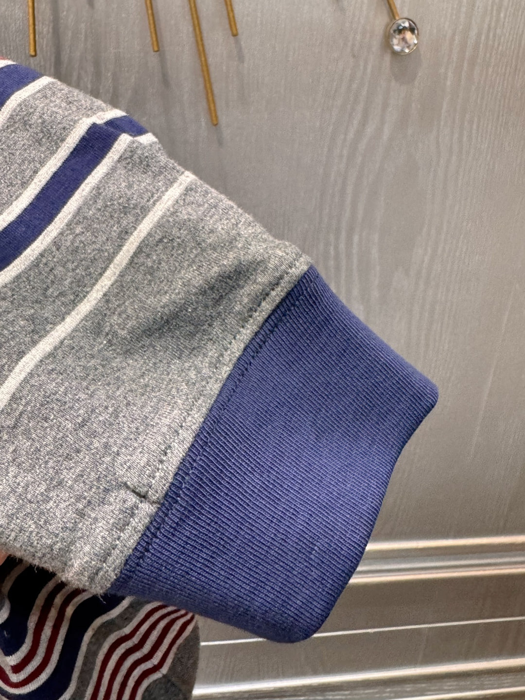 Mu 25fw Striped long-sleeved T-shirt Gray, blue and red color blocking