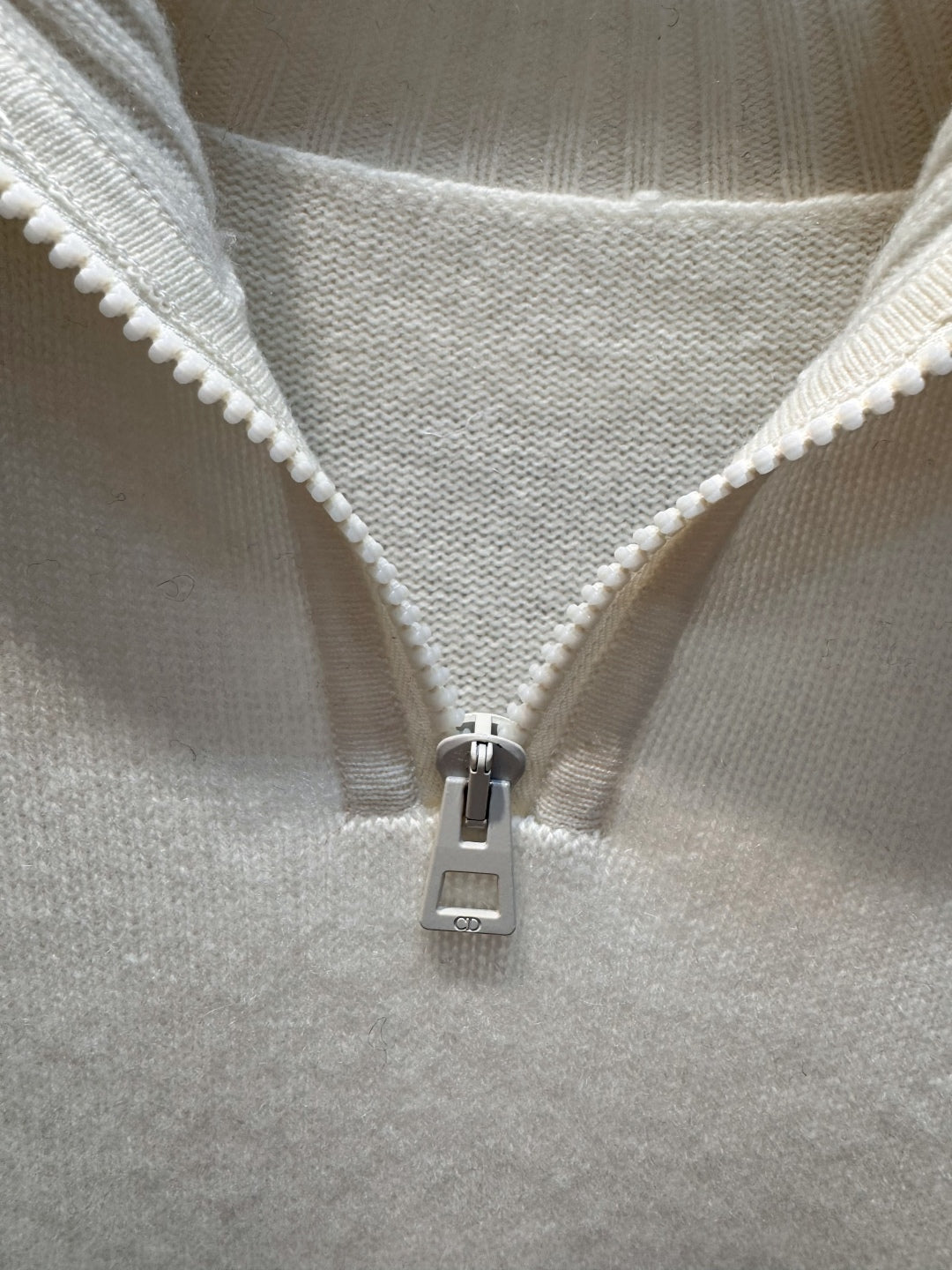 Cd 25fw White knit sweater