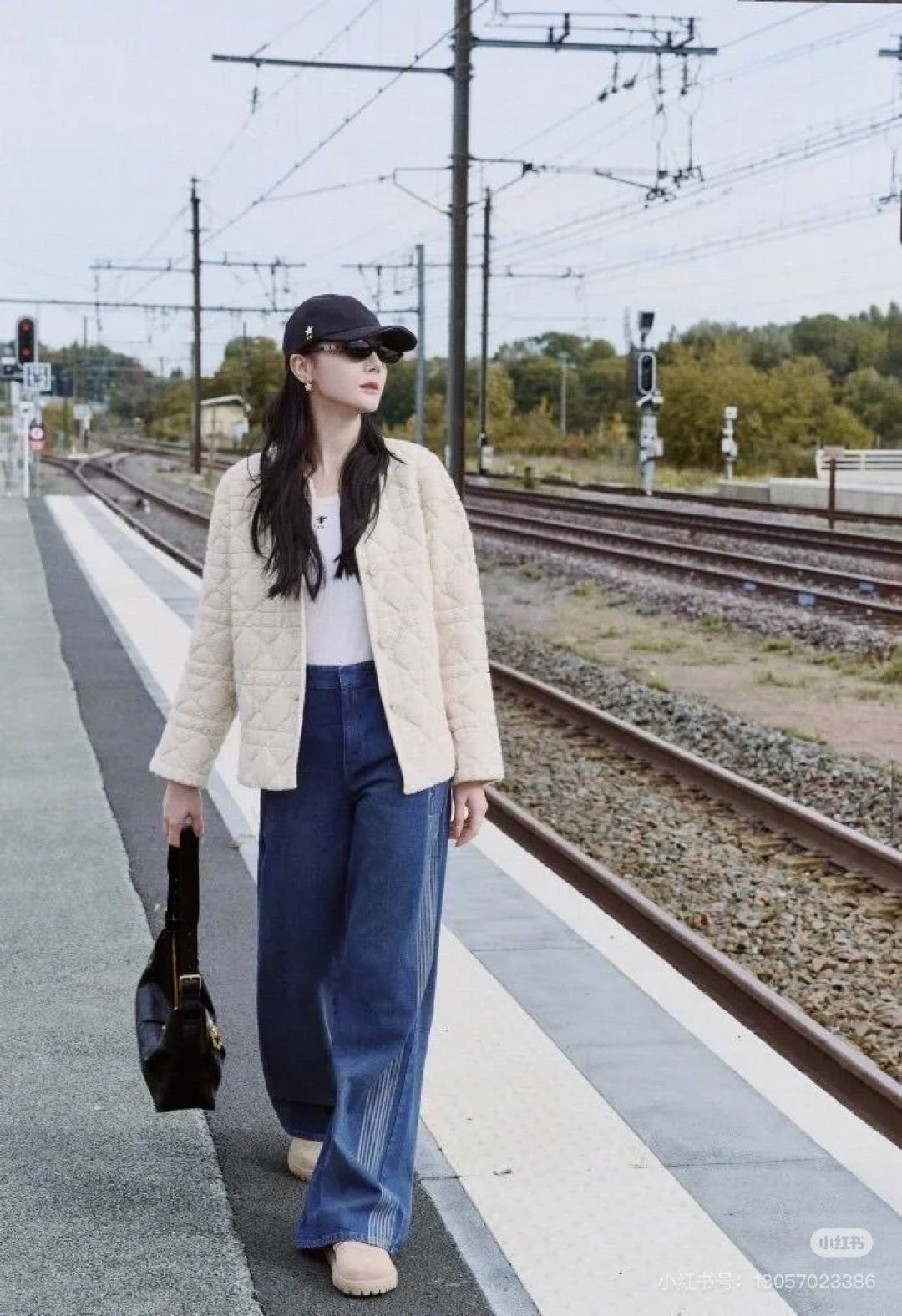 Cd 25fw off-white knitted sweater