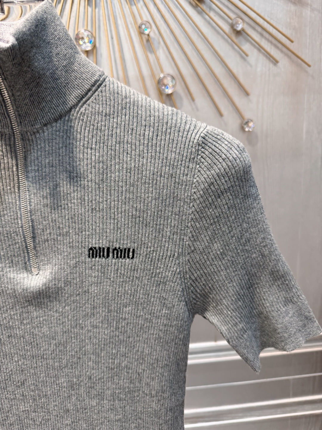 Mu 25fw Grey knitted zip-up short-sleeved shirt