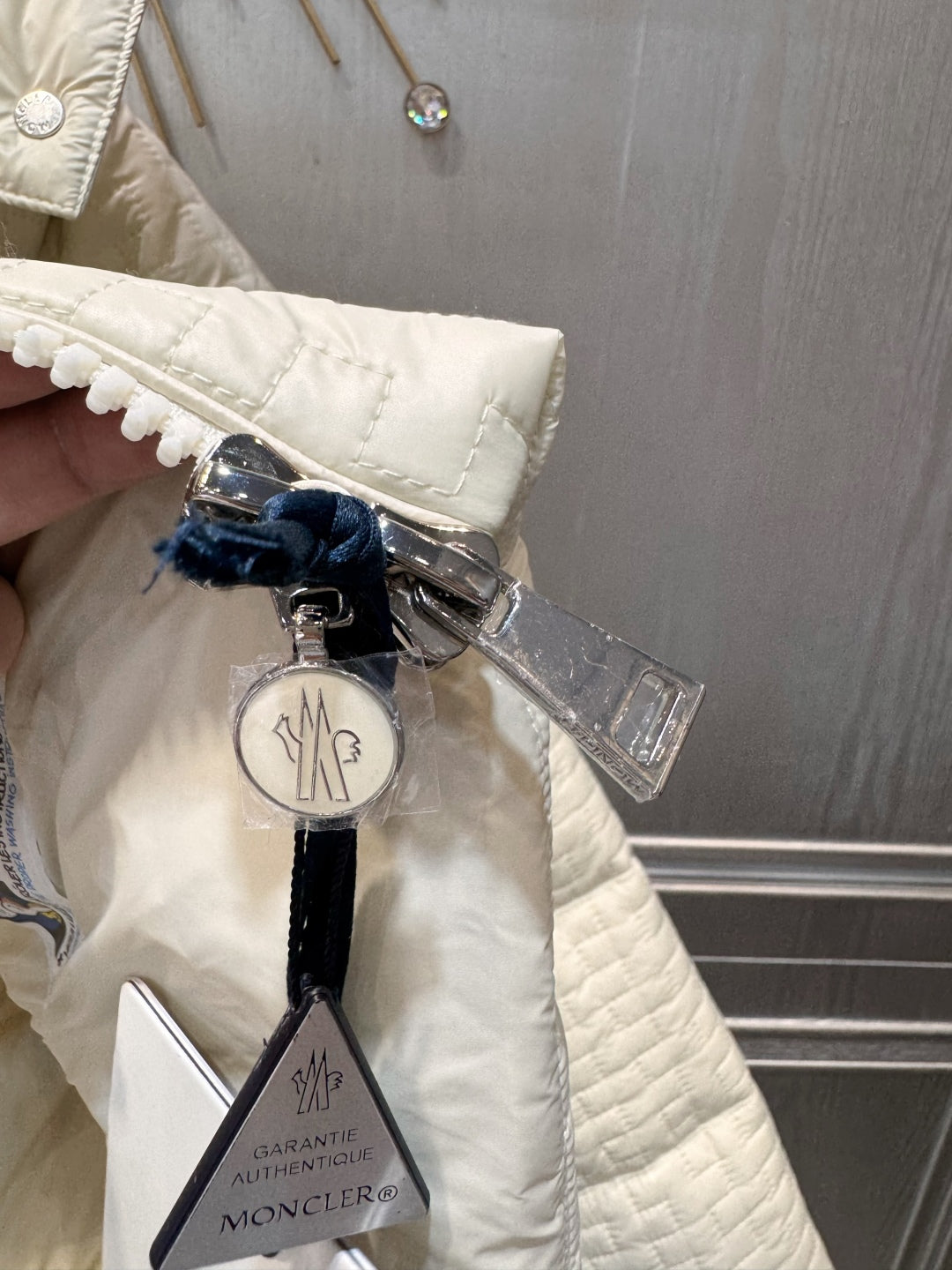 Mon 25fw Creamy white down jacket