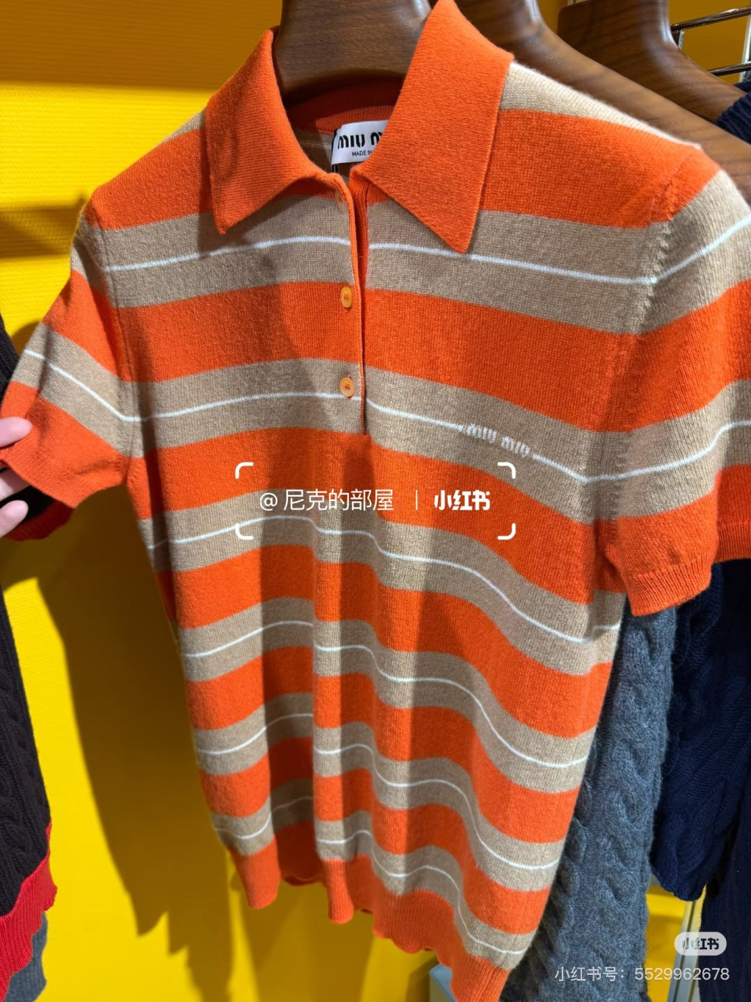 Mu 25fw Orange and brown knitted cashmere sweater