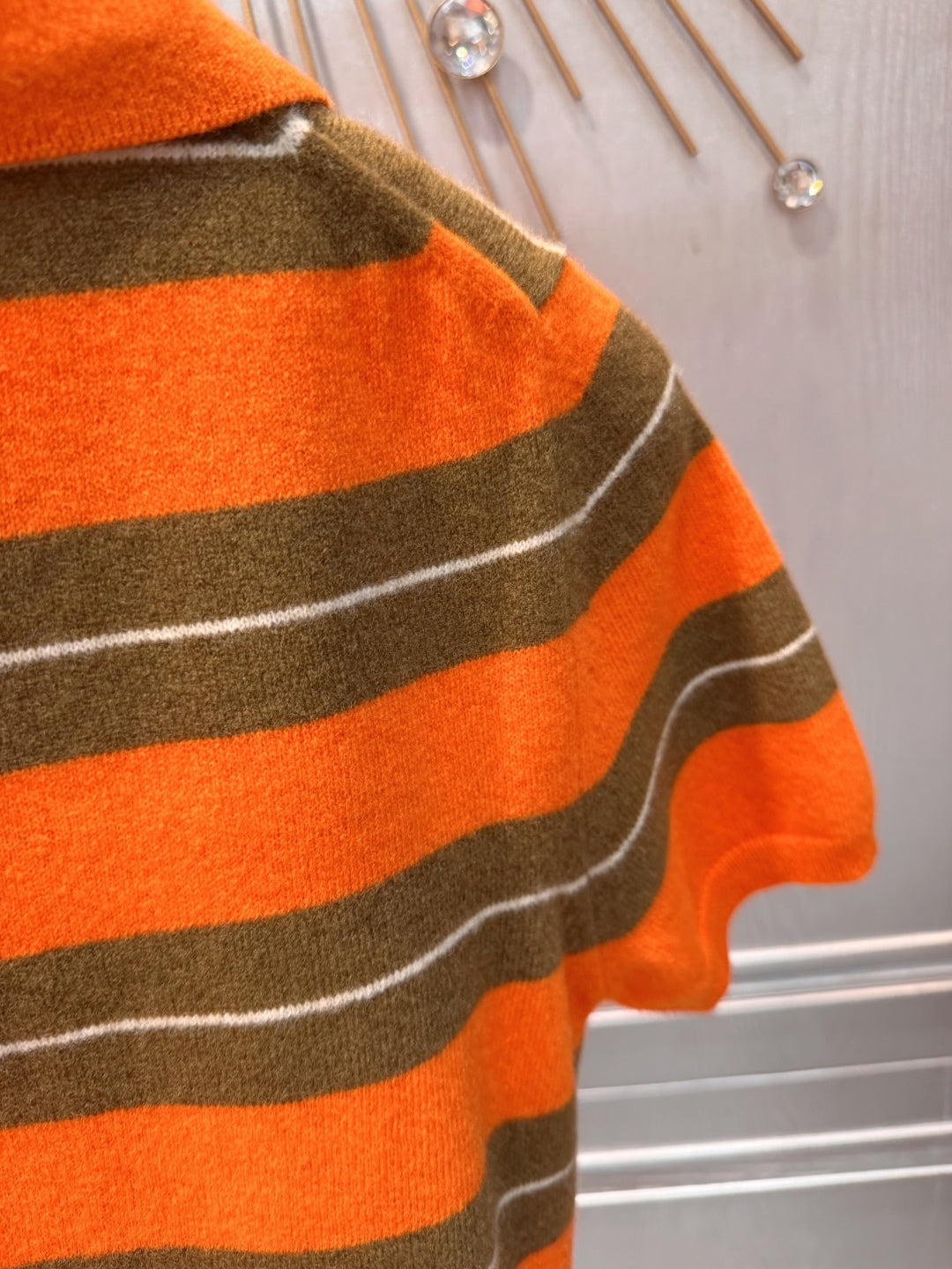 Mu 25fw Orange and brown knitted cashmere sweater