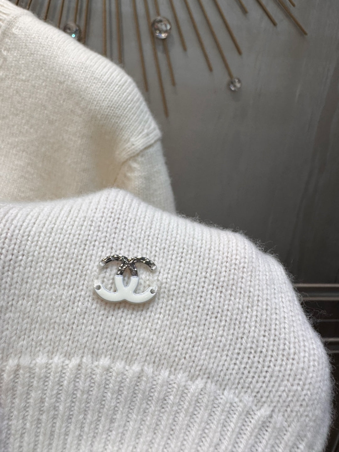 Cha 25fw White cashmere sweater