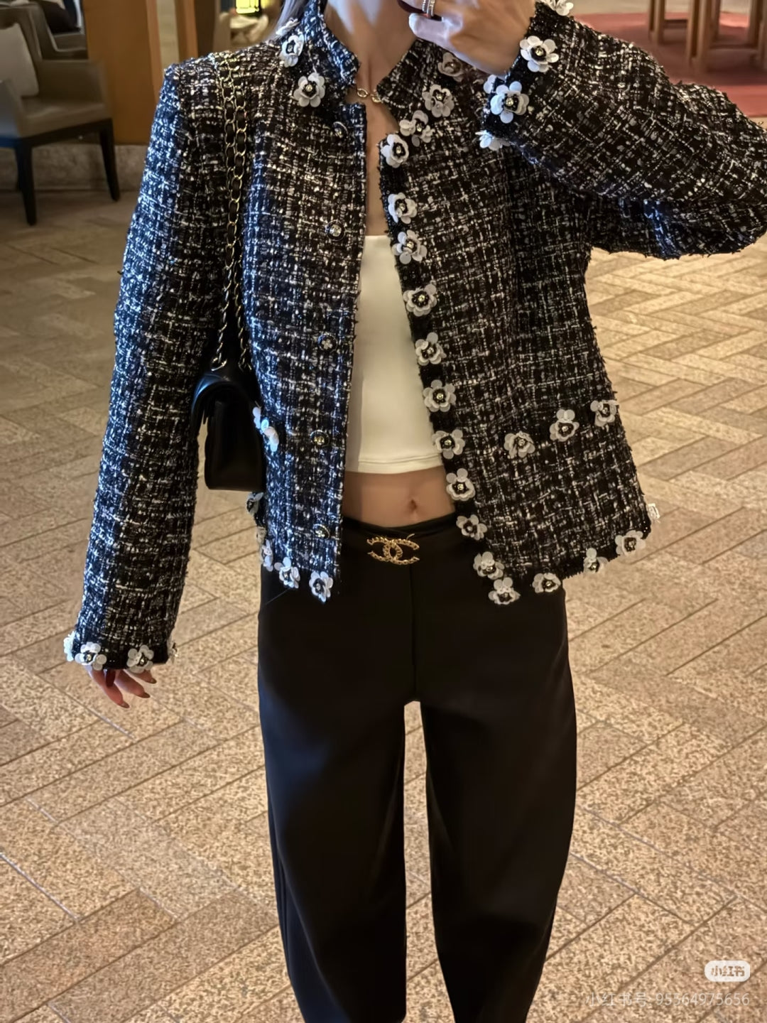 Cha 25fw Black and white coarse flowers