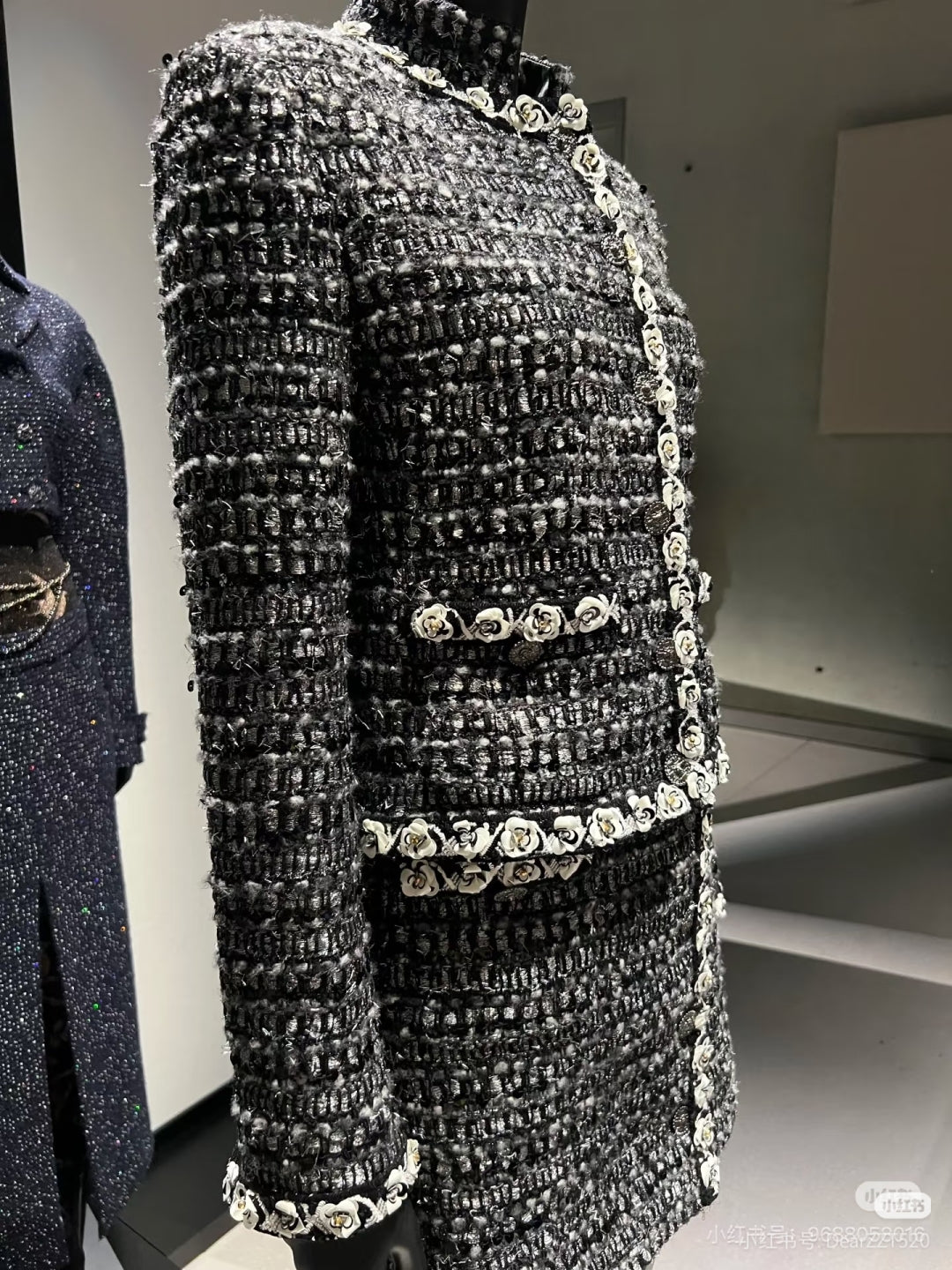 Cha 25fw Black and white coarse flowers