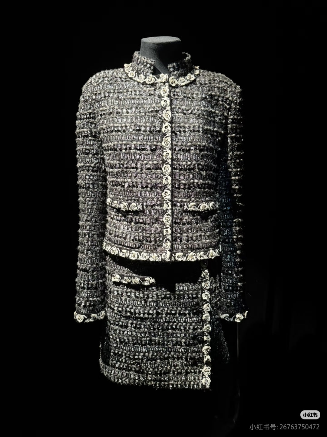 Cha 25fw Black and white coarse flowers