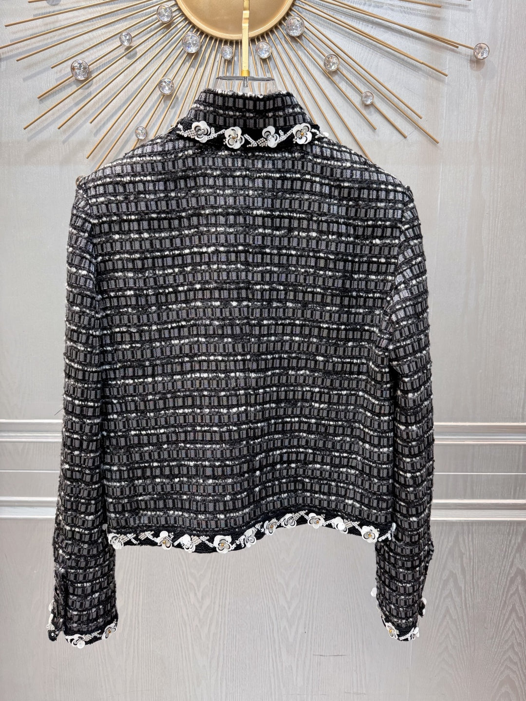 Cha 25fw Black and white coarse flowers