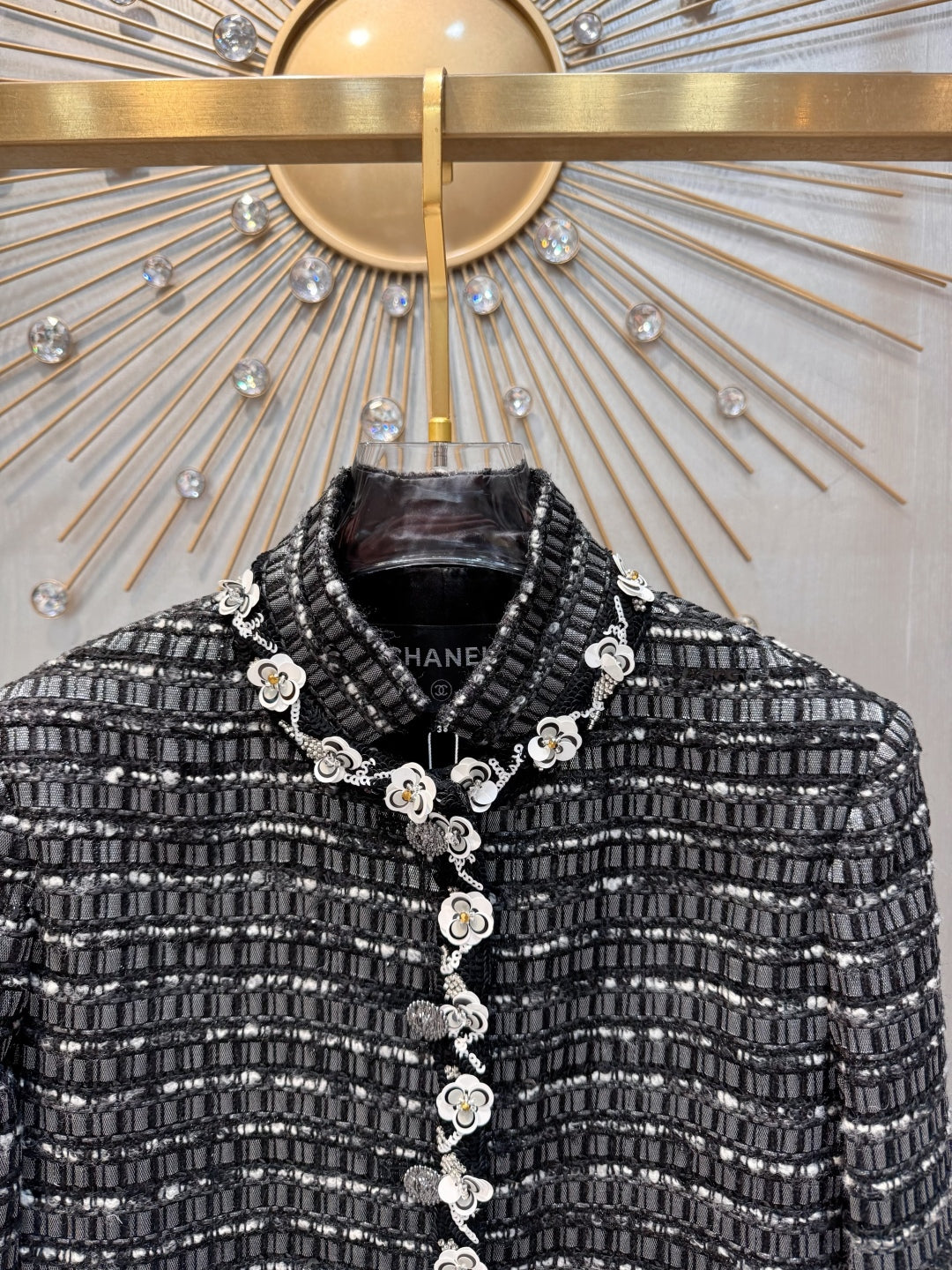 Cha 25fw Black and white coarse flowers