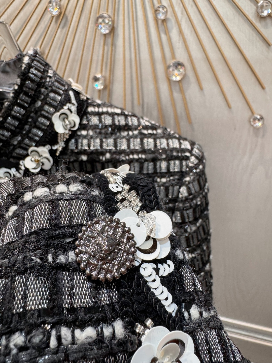 Cha 25fw Black and white coarse flowers