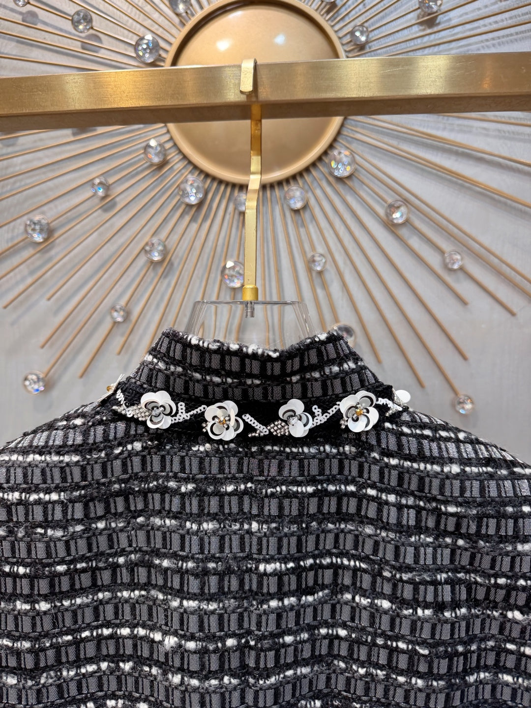 Cha 25fw Black and white coarse flowers