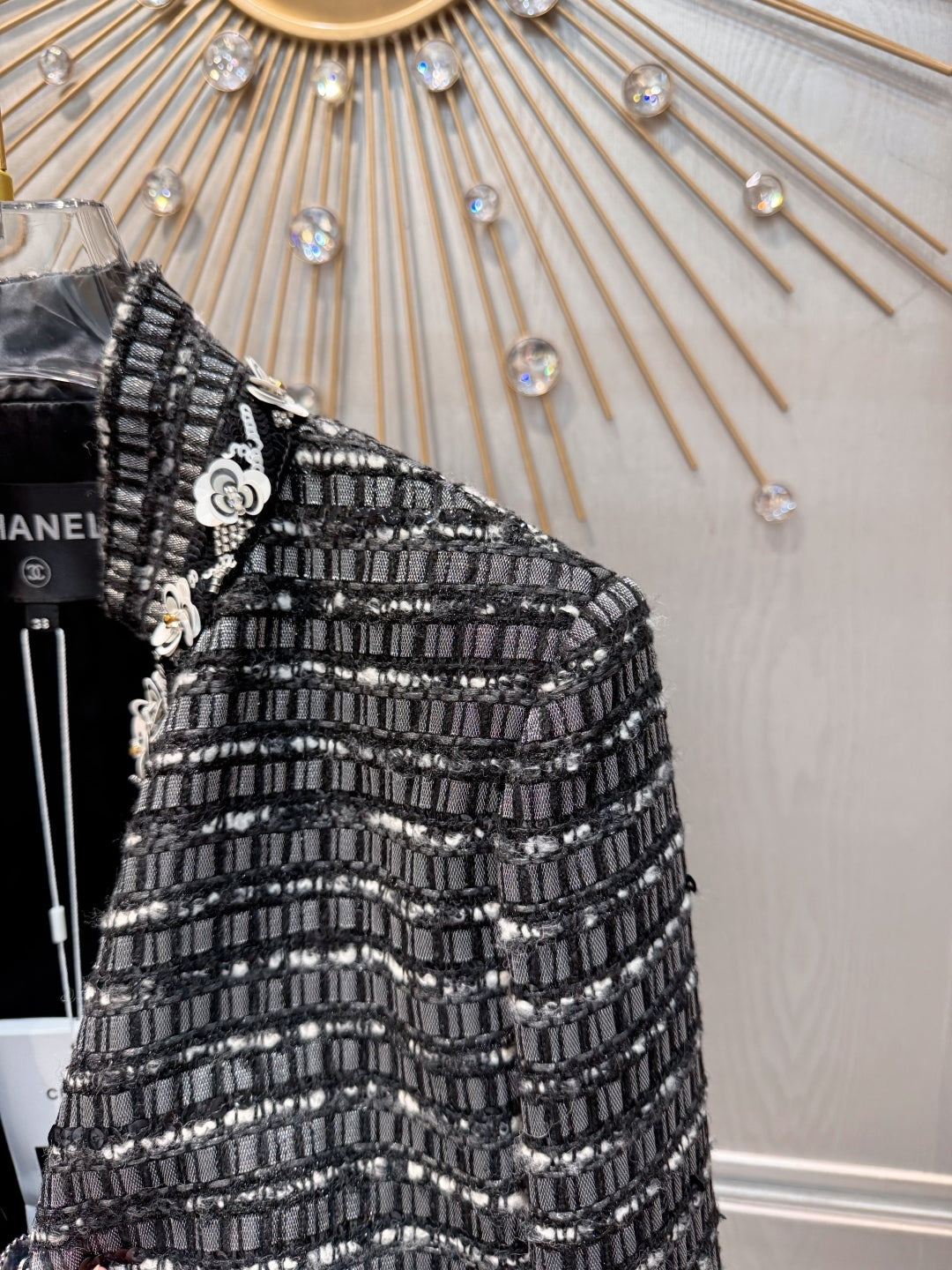 Cha 25fw Black and white coarse flowers