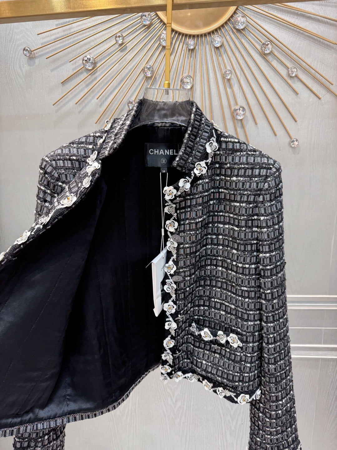 Cha 25fw Black and white coarse flowers