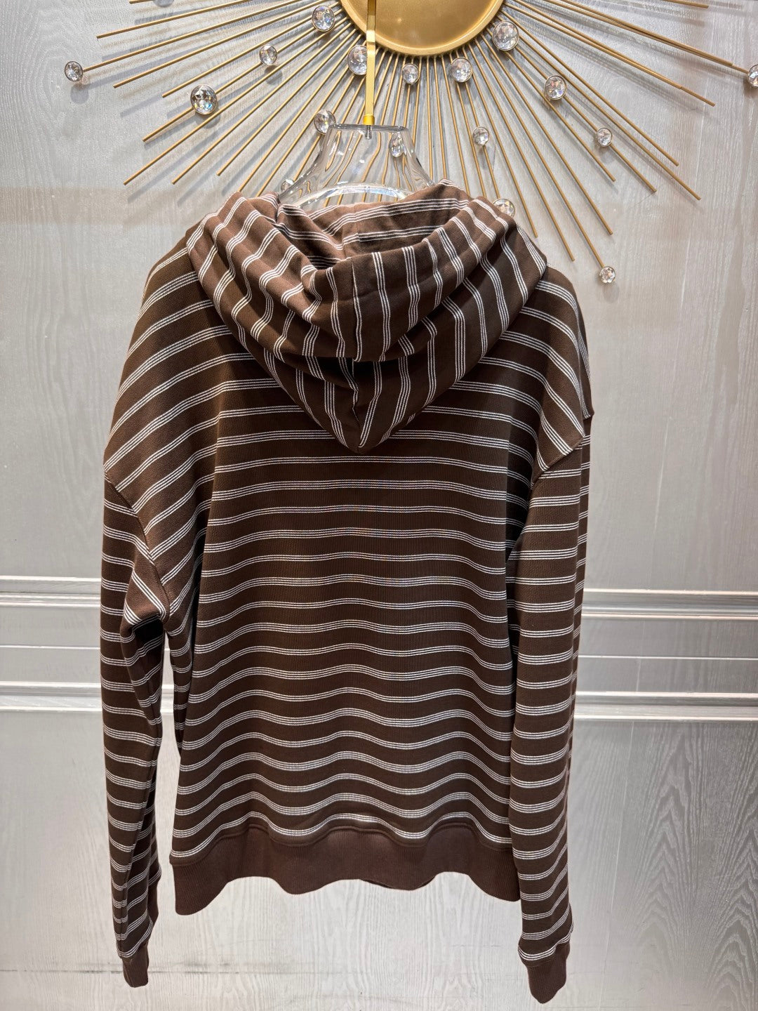 Mu 25fw Brown and white striped hooded guard