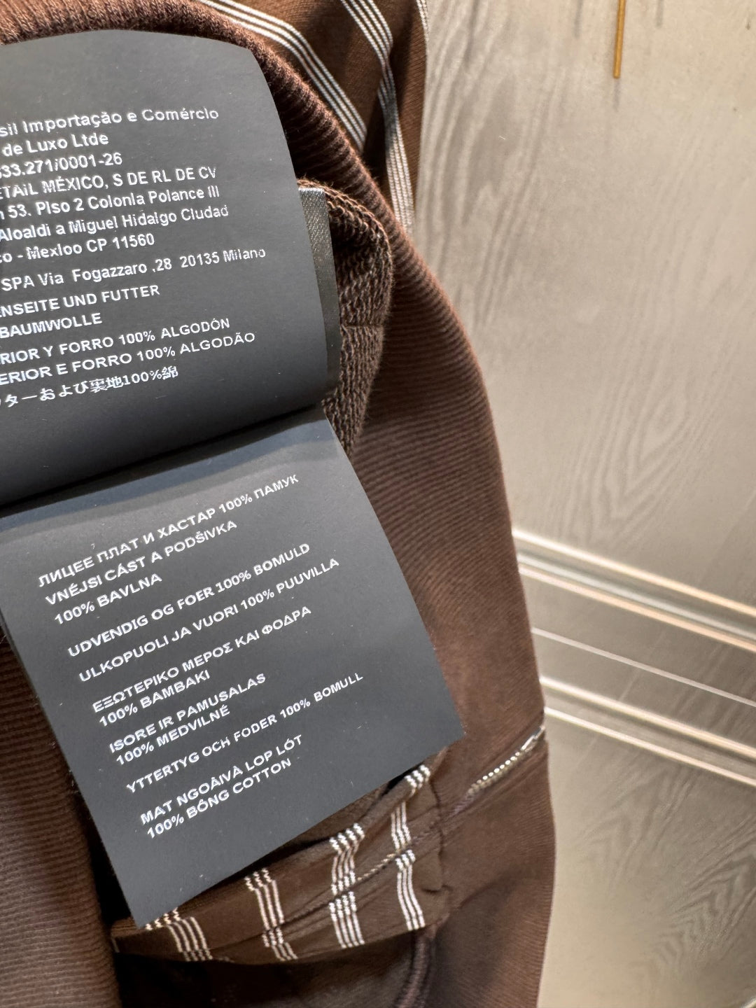 Mu 25fw Brown and white striped hooded guard