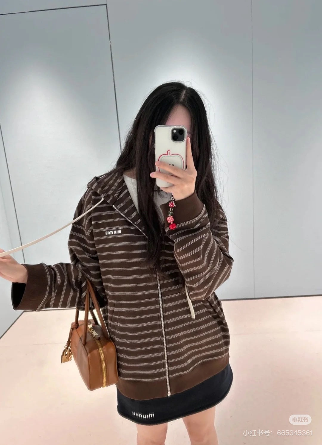 Mu 25fw Brown and white striped hooded guard