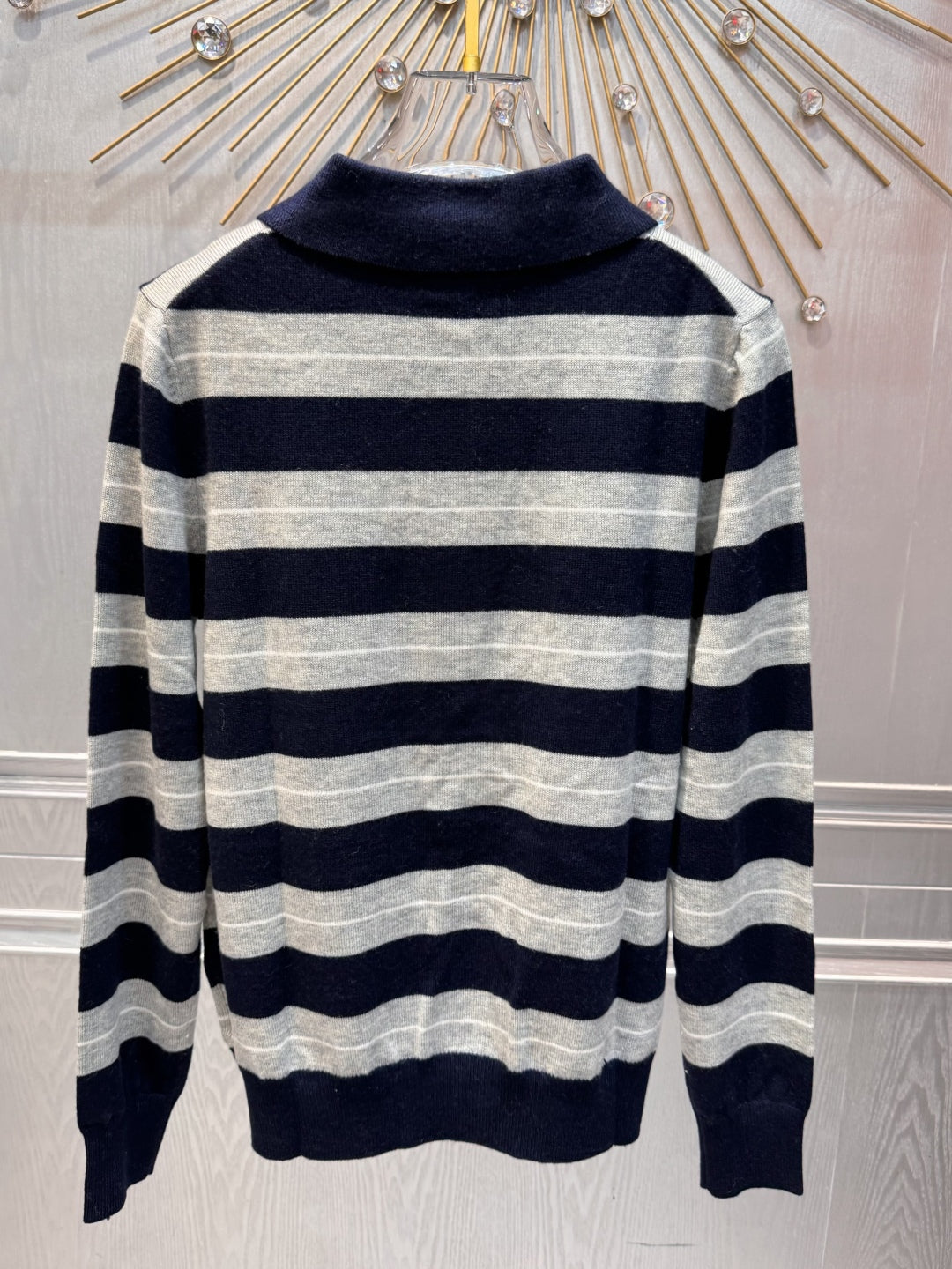 Mu 25fw Long sleeved knitted shirt with navy blue and grey patchwork