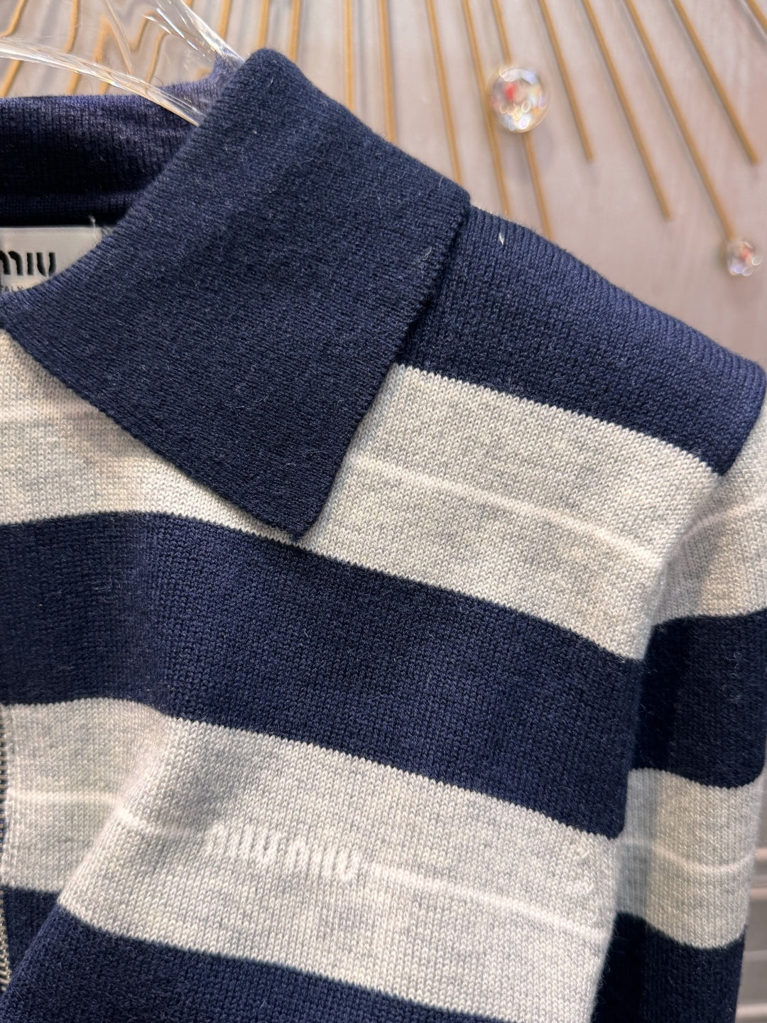 Mu 25fw Long sleeved knitted shirt with navy blue and grey patchwork
