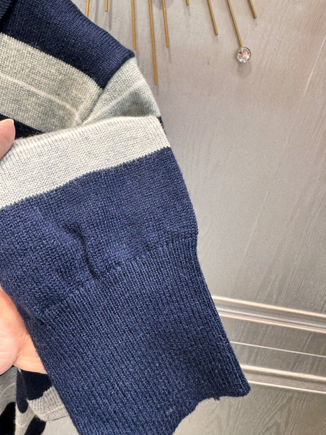 Mu 25fw Long sleeved knitted shirt with navy blue and grey patchwork