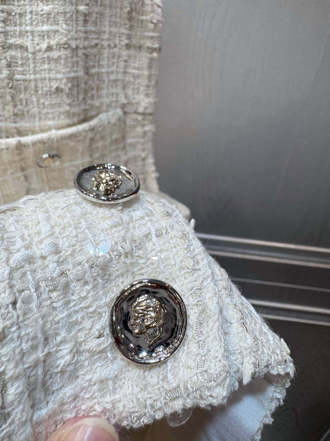 Cha 25fw Sleeveless sequined vest