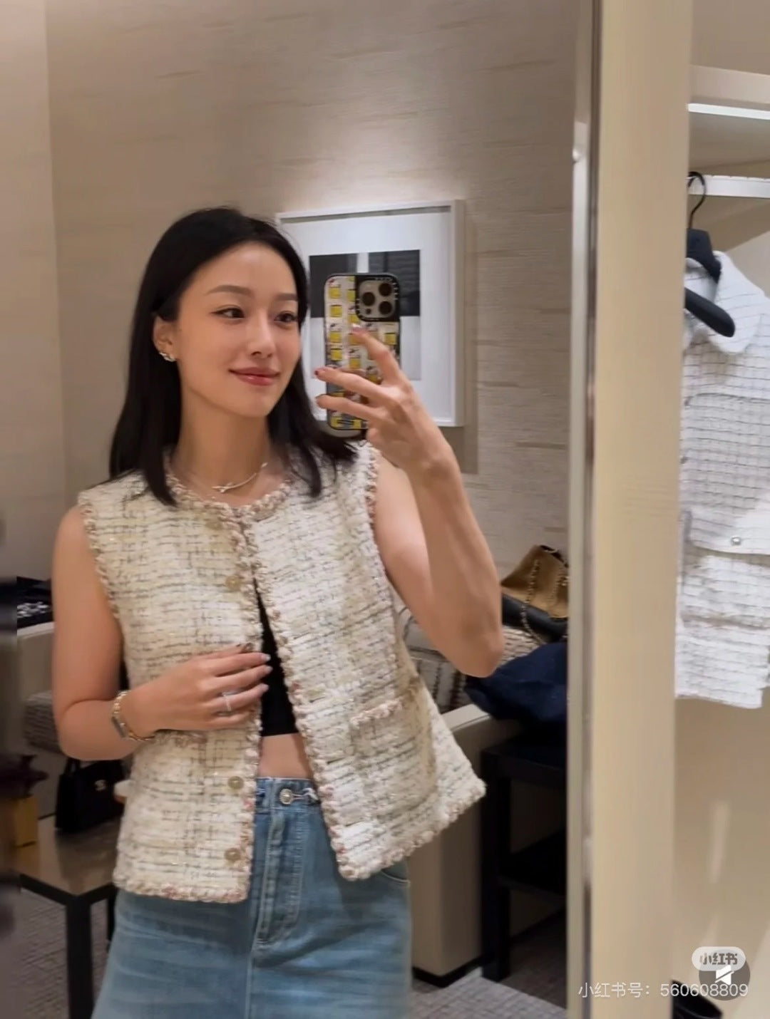 Cha 25fw Sleeveless vest gray white gold