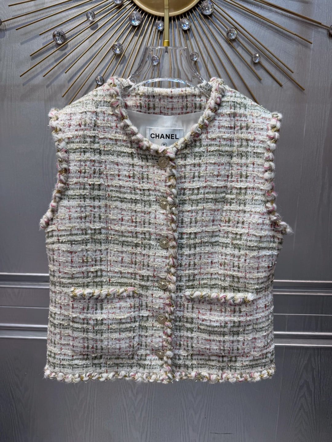 Cha 25fw Sleeveless vest gray white gold