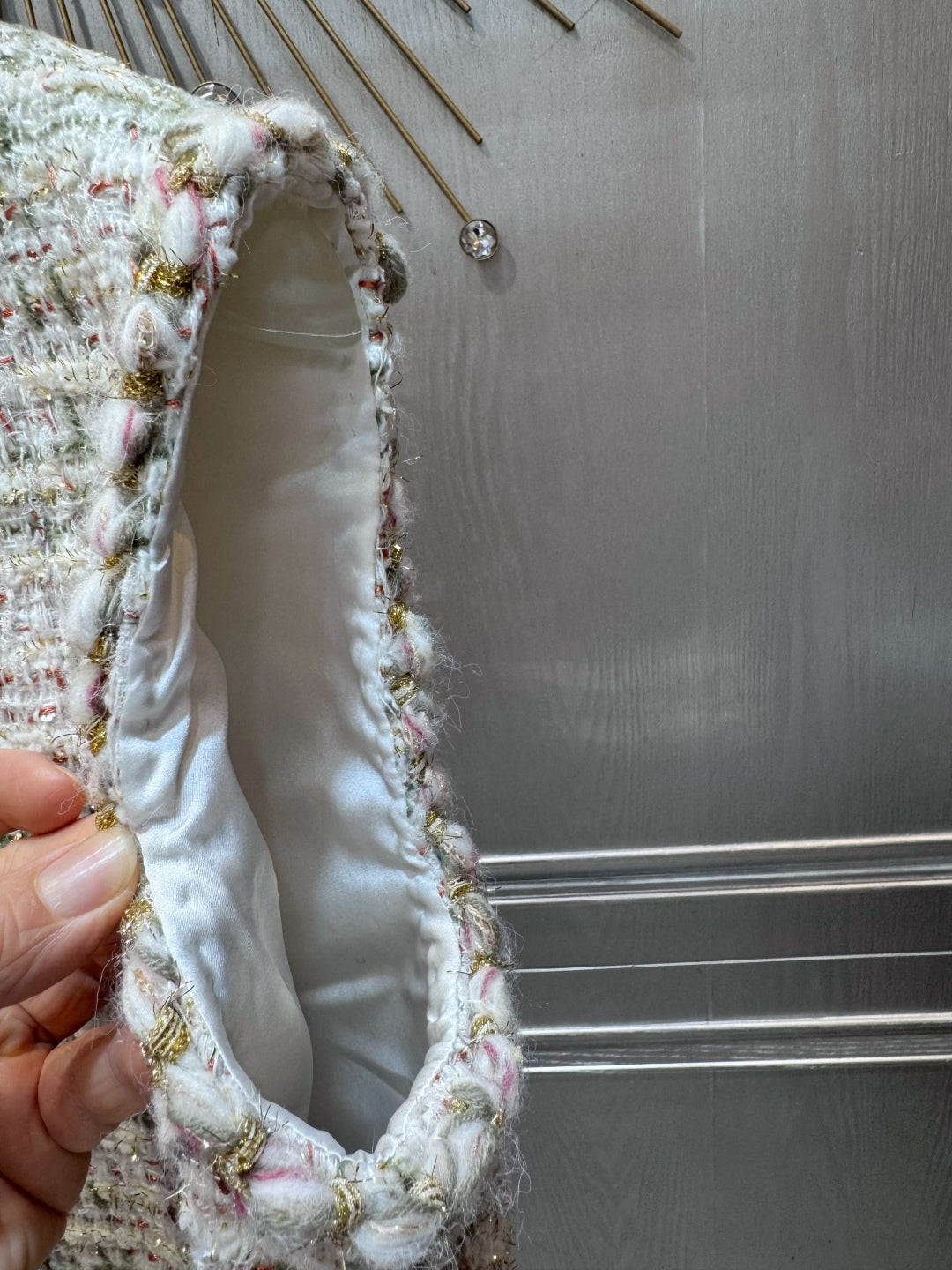 Cha 25fw Sleeveless vest gray white gold