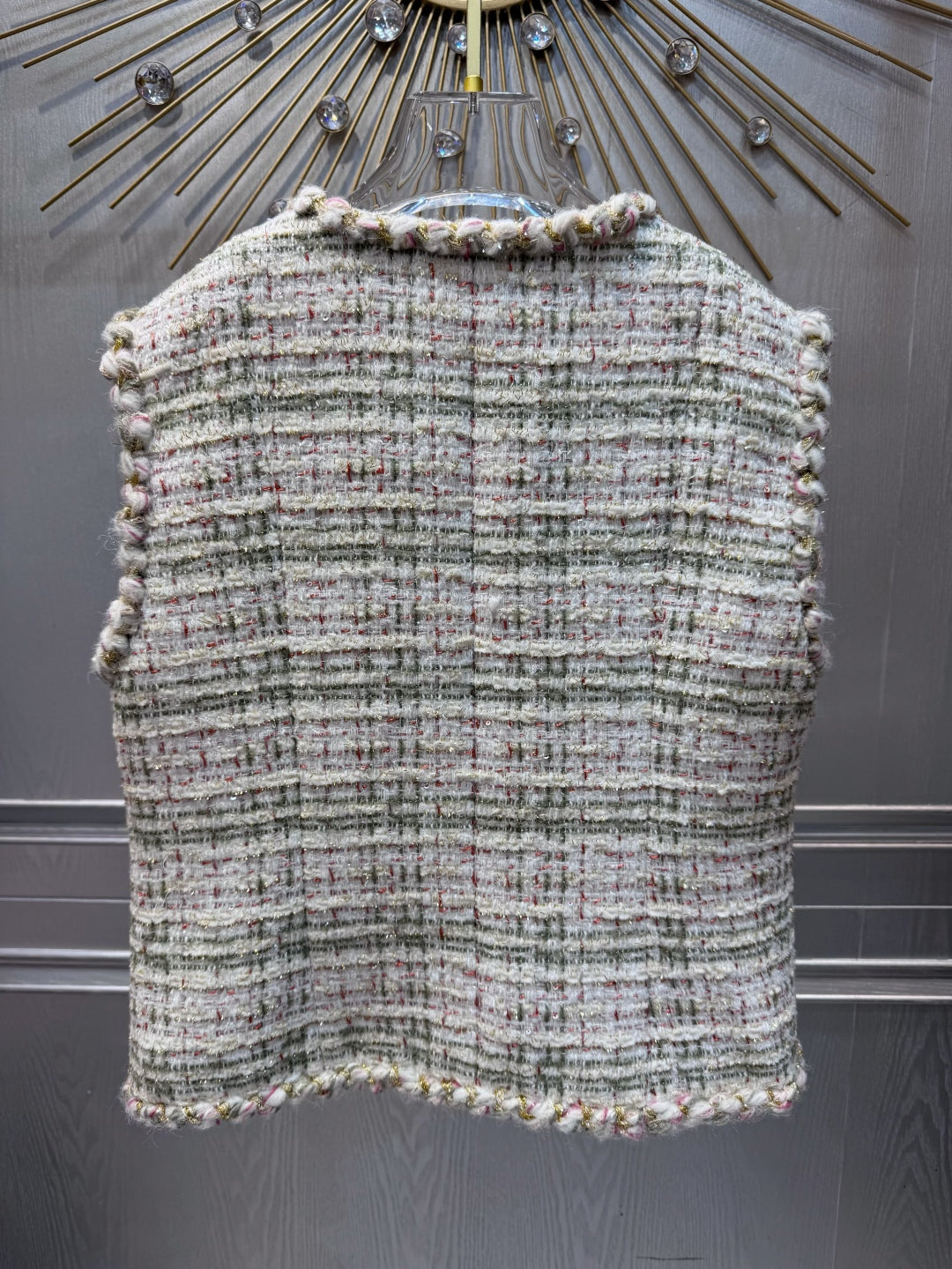 Cha 25fw Sleeveless vest gray white gold