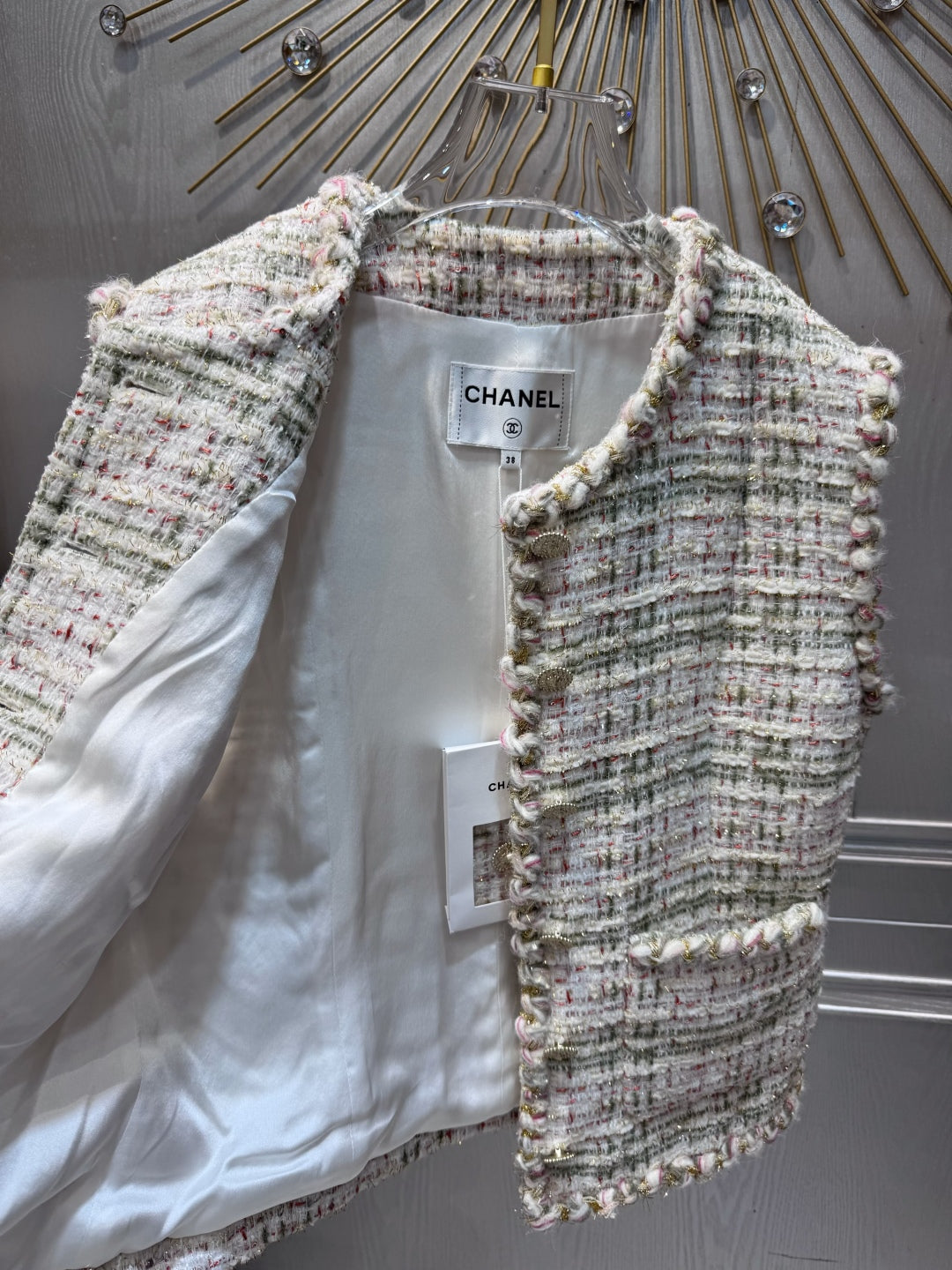 Cha 25fw Sleeveless vest gray white gold