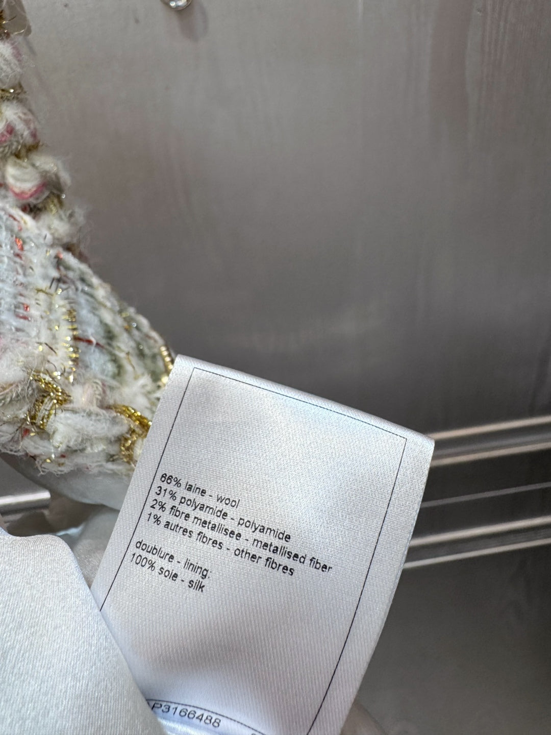 Cha 25fw Sleeveless vest gray white gold