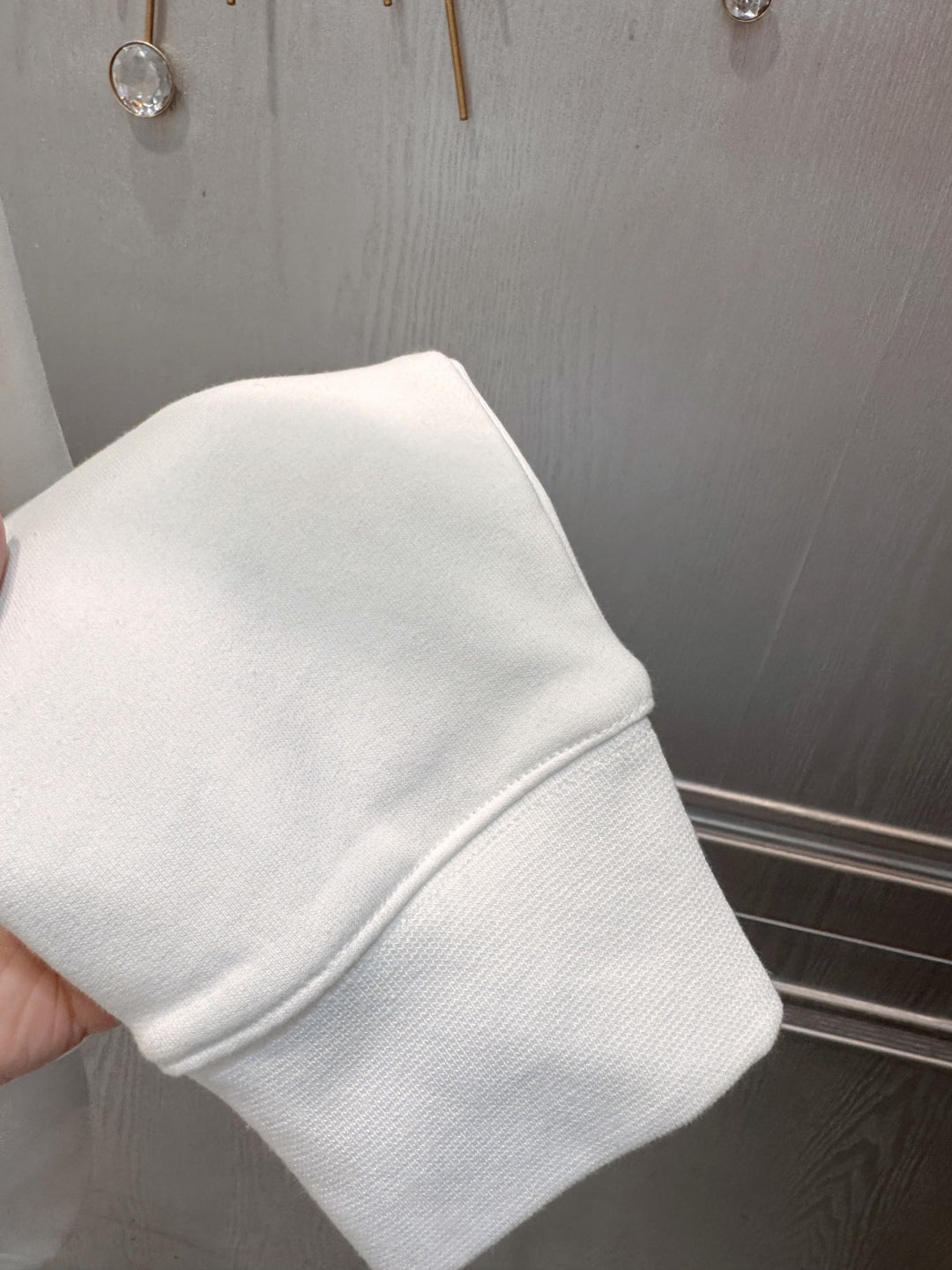 Gq 25fw White hooded sweatshirt