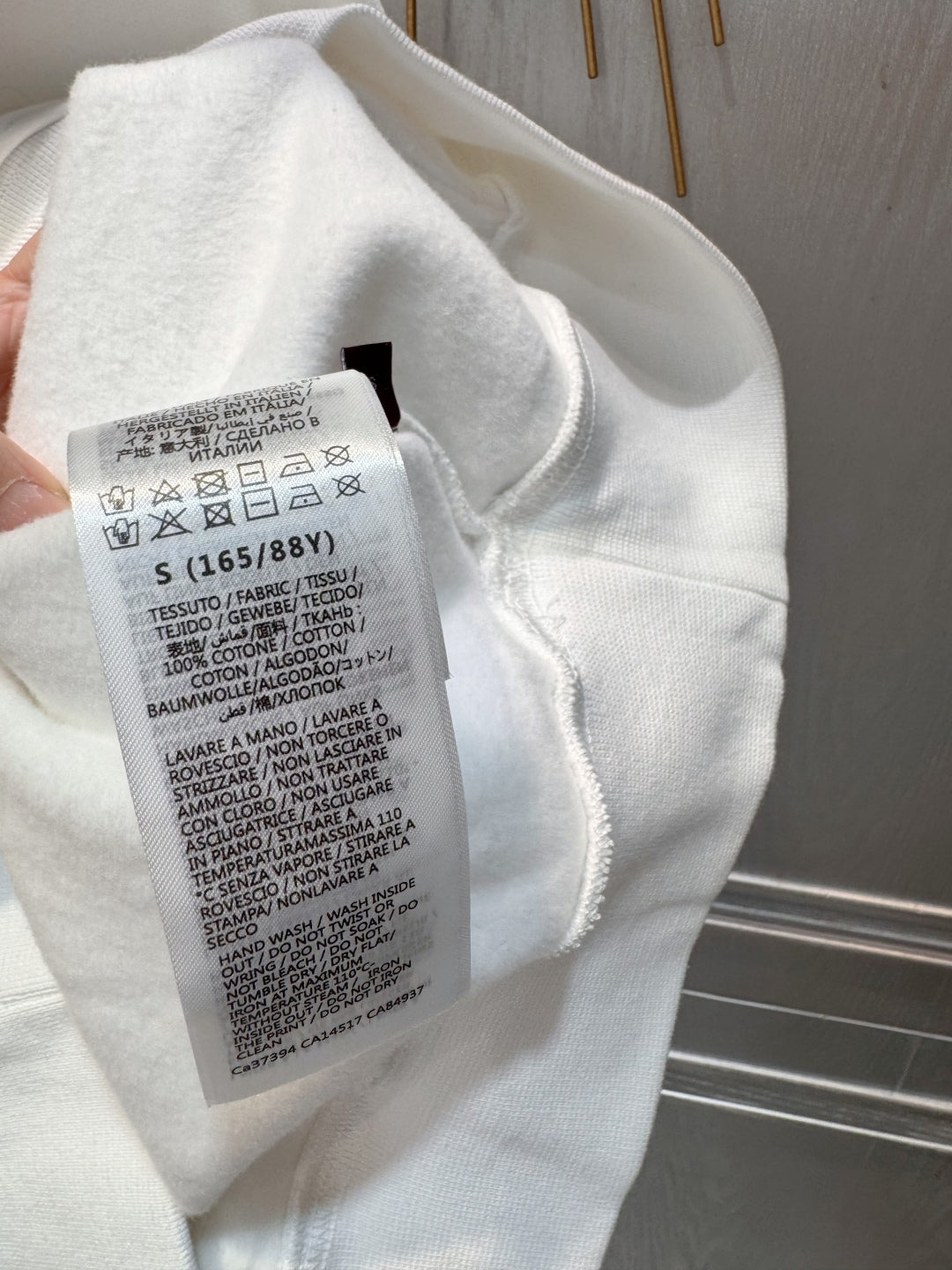 Gq 25fw White hooded sweatshirt