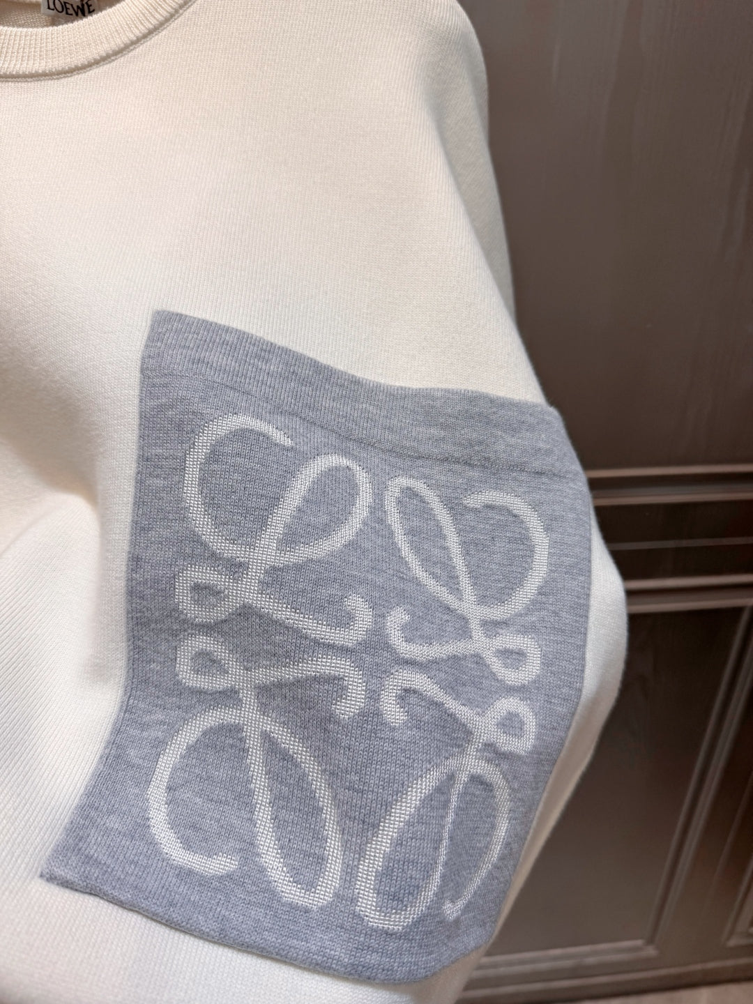 Loe 25FW White hooded sweatshirt