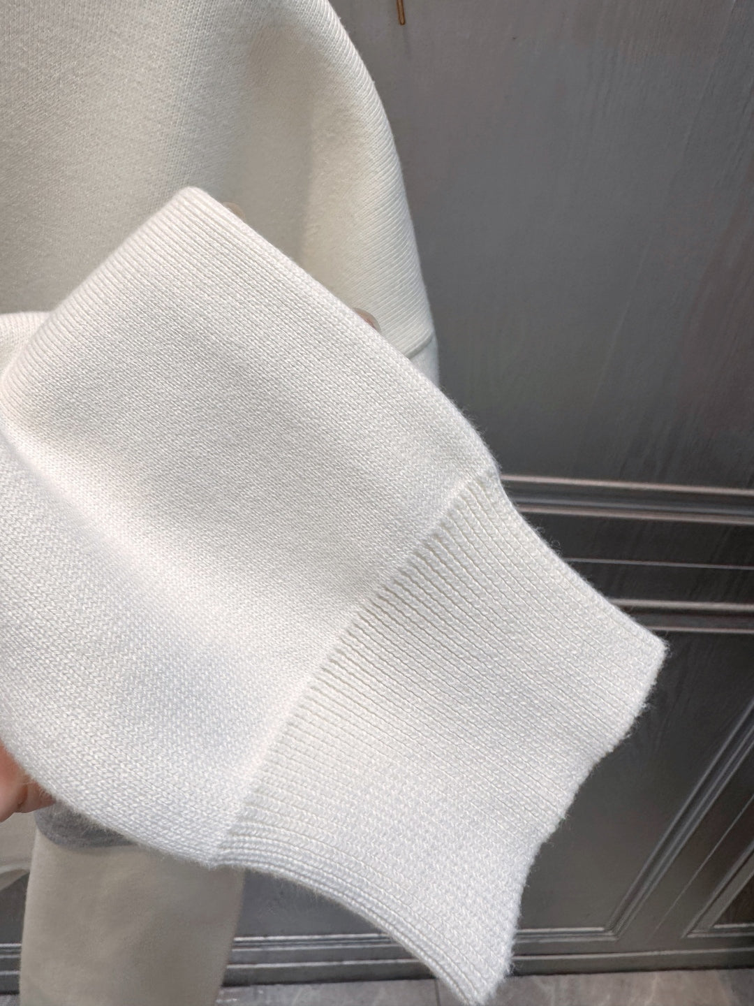 Loe 25FW White hooded sweatshirt