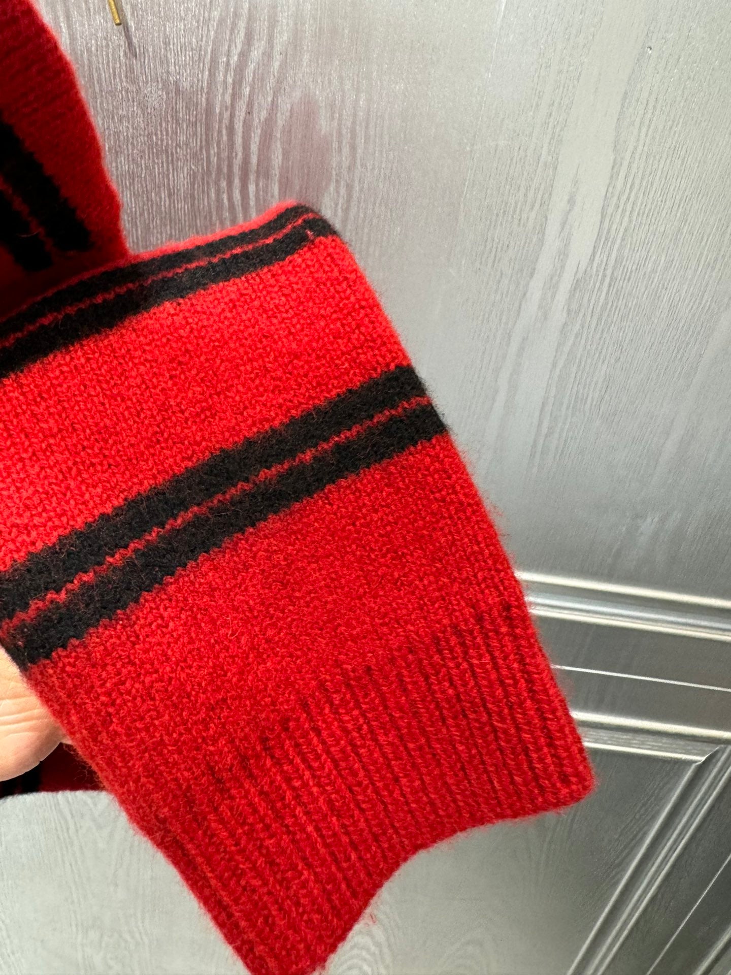 Mu 25fw Red striped knitted sweater